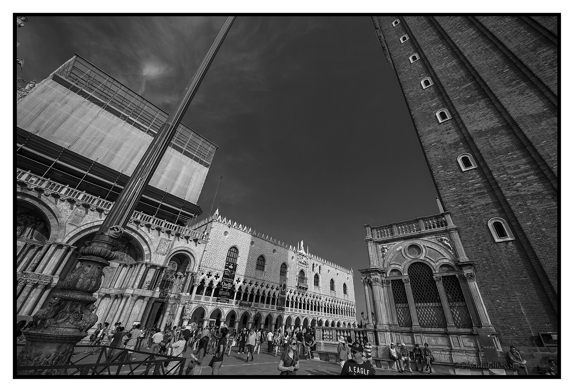 Sigma 8-16mm F4.5-5.6 DC HSM sample photo. Venise b/w photography