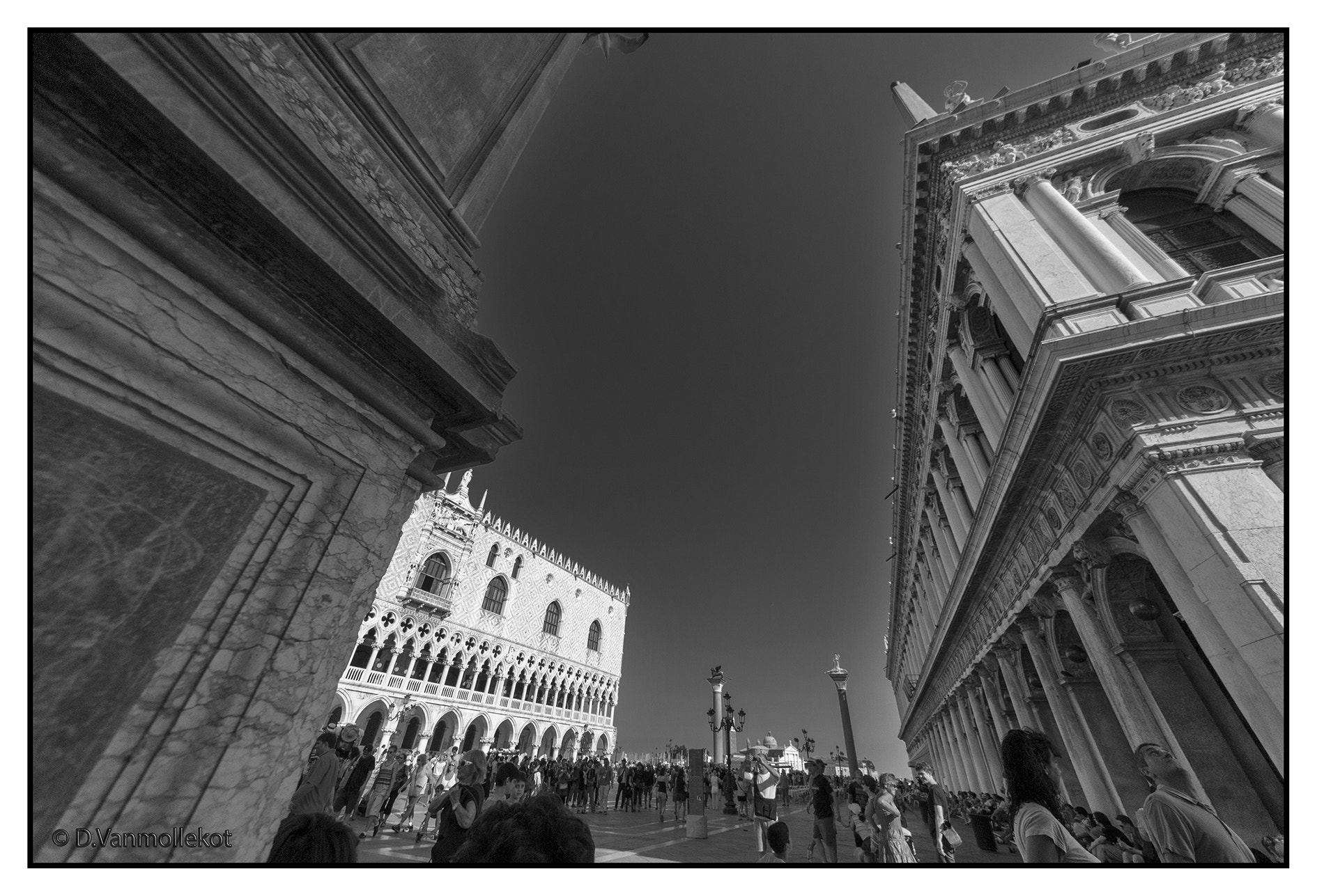 Sigma 8-16mm F4.5-5.6 DC HSM sample photo. Venise b/w photography
