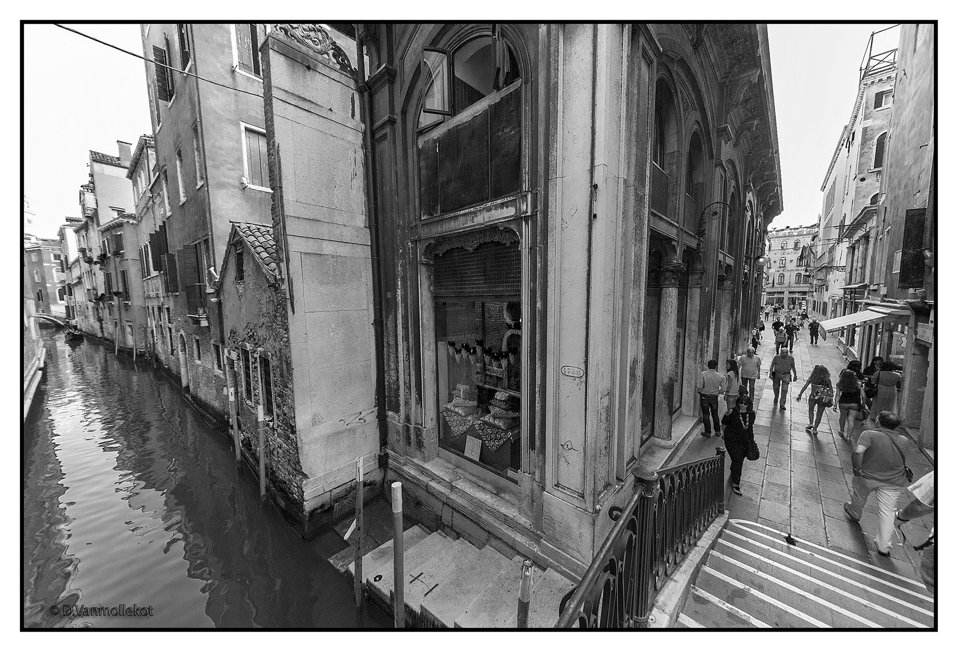 Sigma 8-16mm F4.5-5.6 DC HSM sample photo. Venise b/w photography