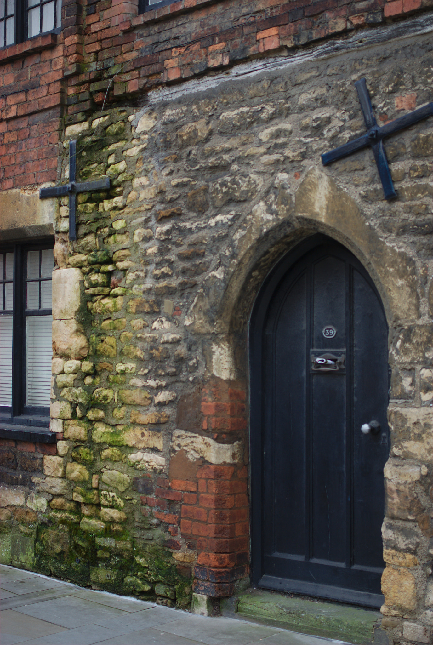 Pentax K10D + Pentax smc DA 35mm F2.4 AL sample photo. Stone doorway photography