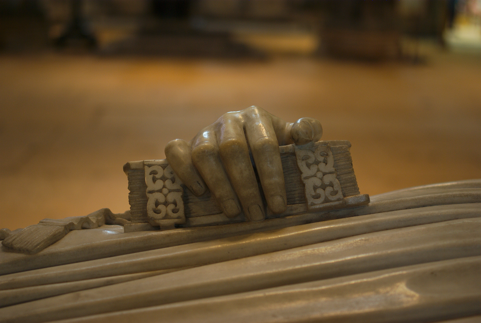 Pentax K10D + Pentax smc DA 35mm F2.4 AL sample photo. Clasping hand photography