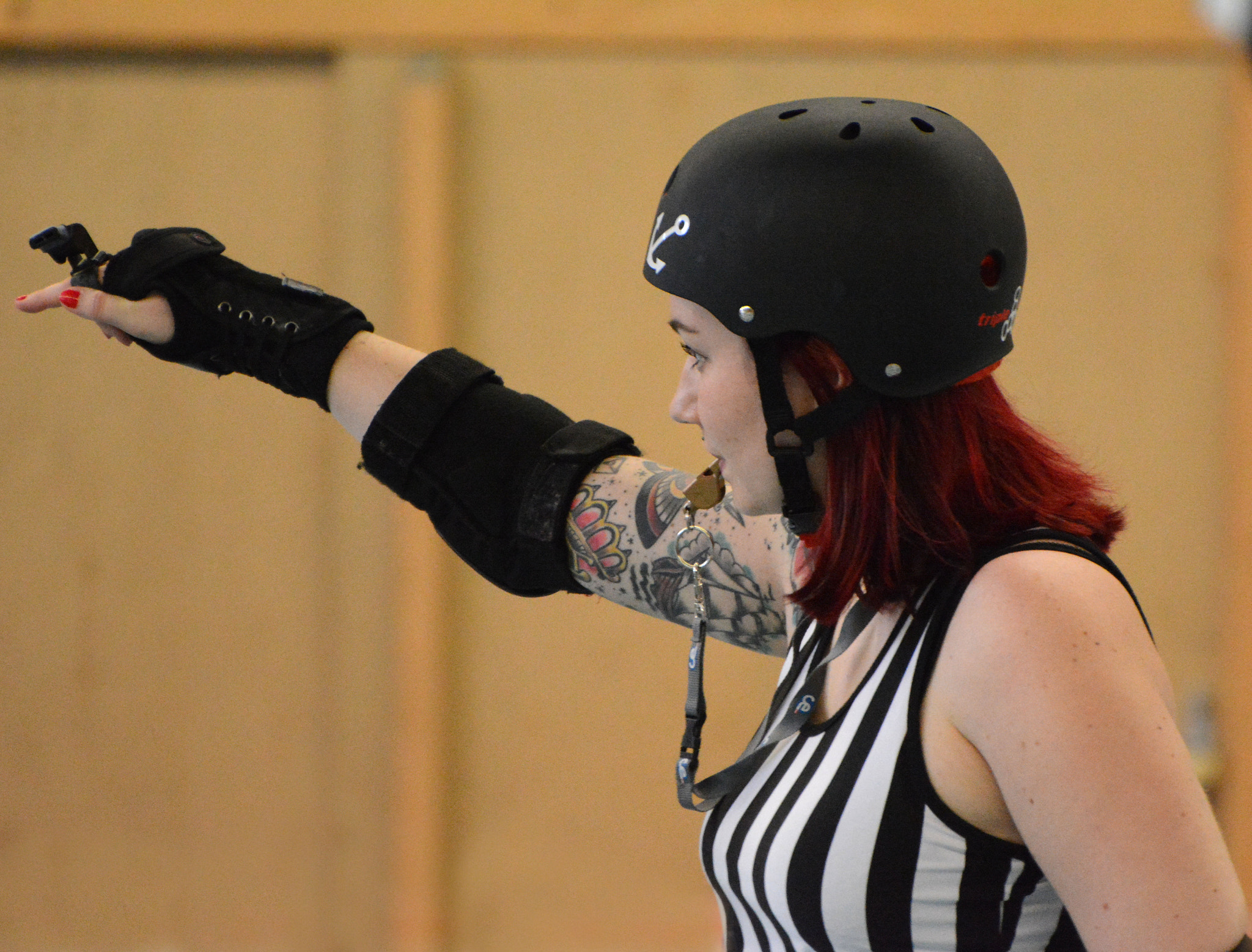 Nikon D7100 + AF Zoom-Nikkor 70-210mm f/4 sample photo. The referee photography