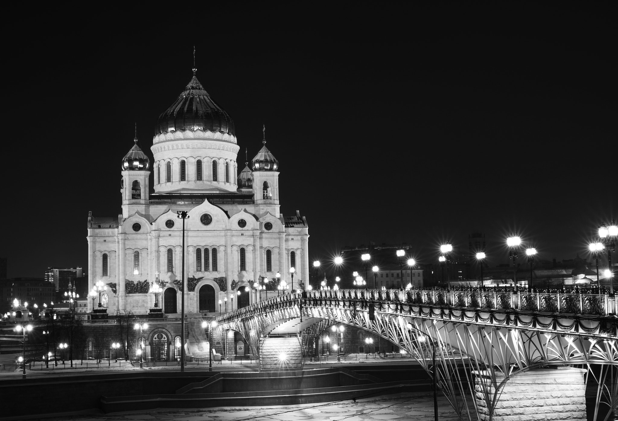 E 32mm F1.8 sample photo. Cathedral of christ the savior in moscow photography