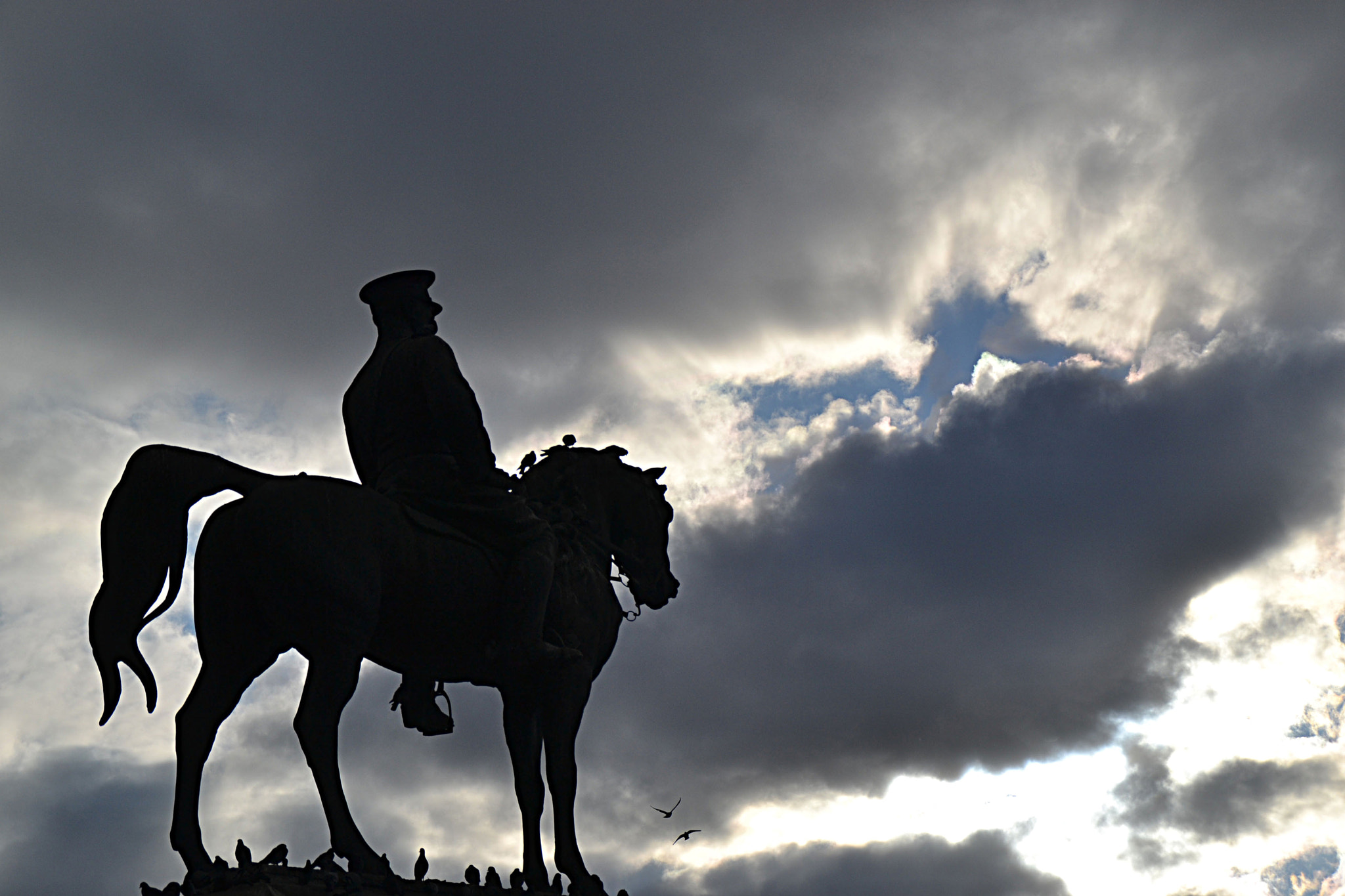 Nikon D3100 + AF Nikkor 35mm f/2 sample photo. Statue photography