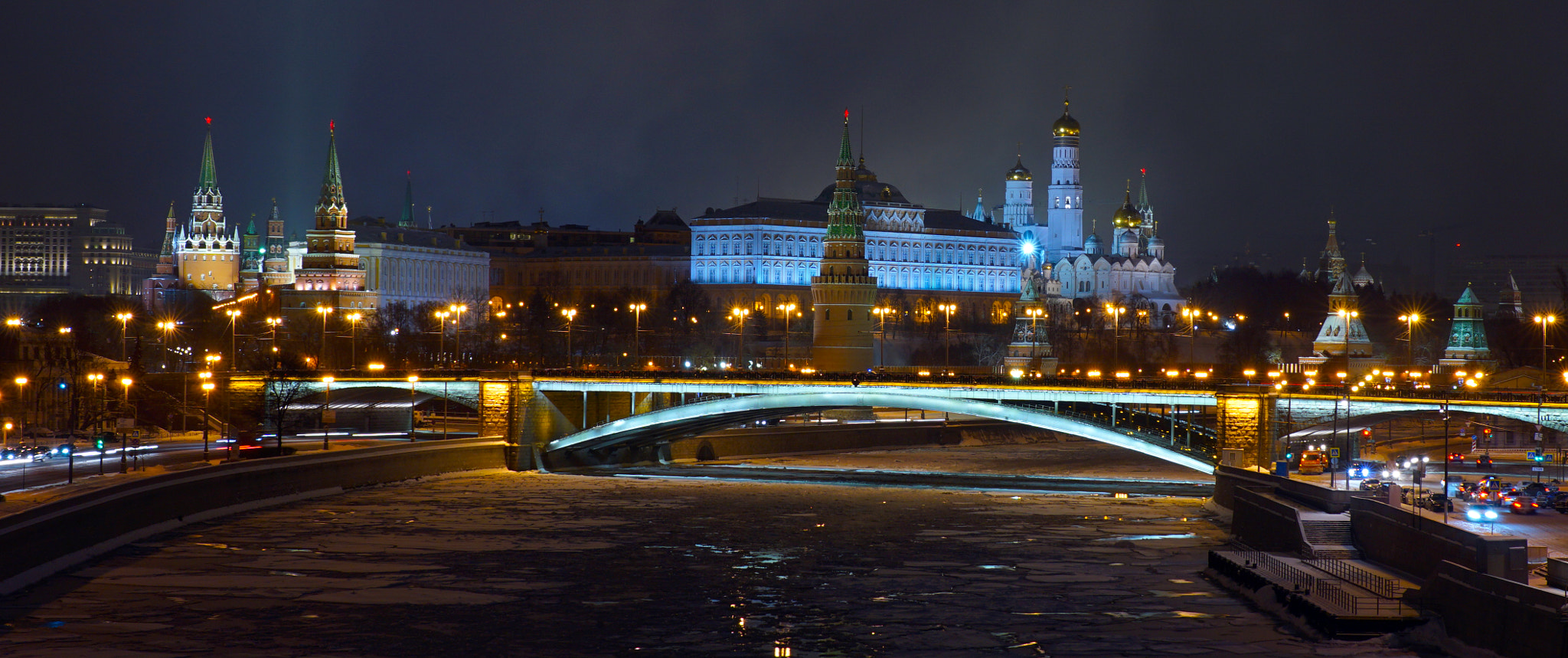 E 32mm F1.8 sample photo. View at moscow kremlin from the patriarchal bridge photography