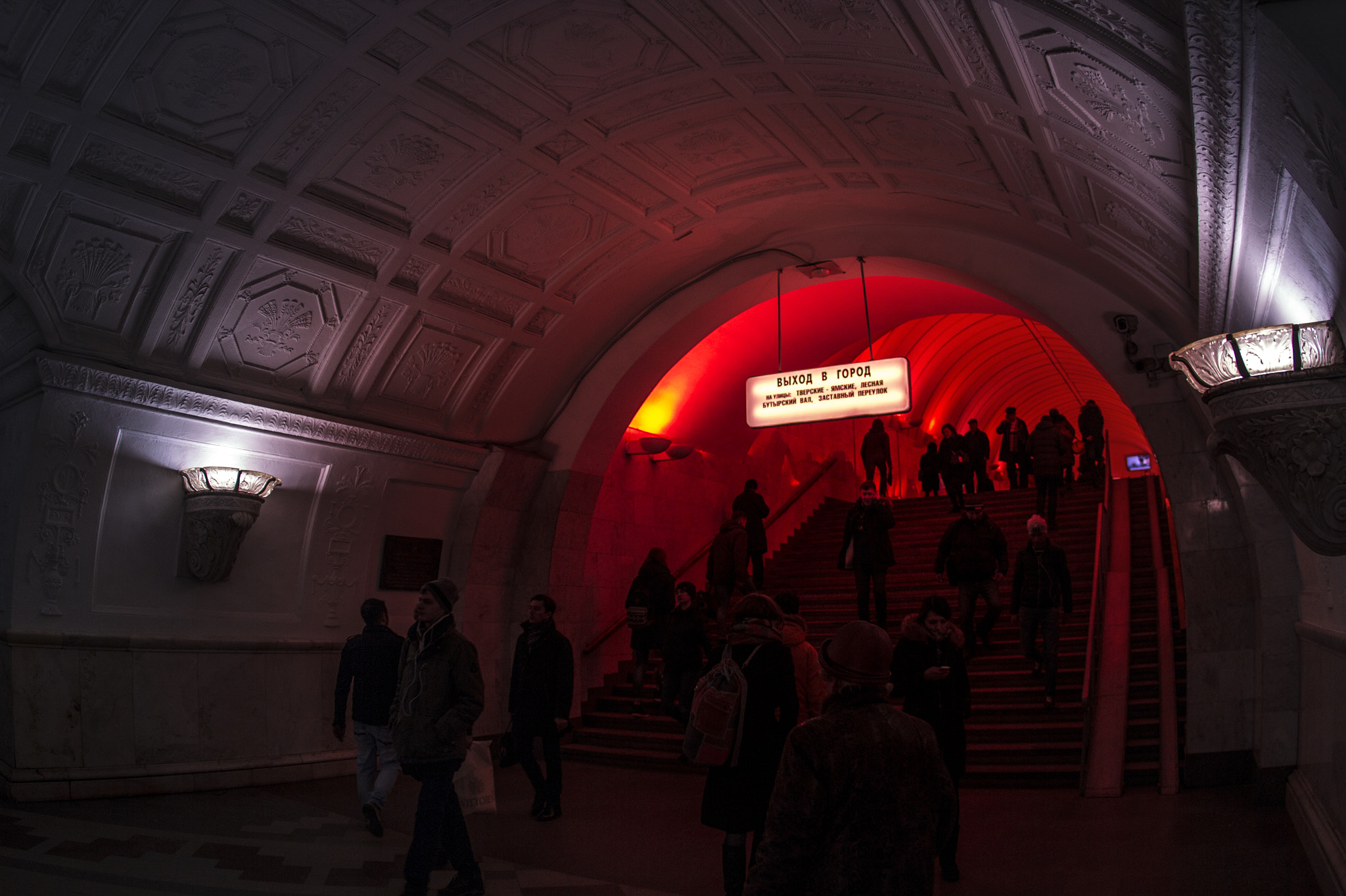 Canon EOS 600D (Rebel EOS T3i / EOS Kiss X5) + Canon EF 15mm F2.8 Fisheye sample photo. Metro photography