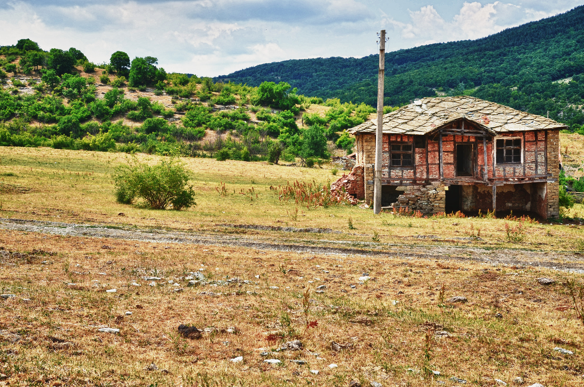 Nikon D5100 + Sigma 18-35mm F1.8 DC HSM Art sample photo. Covering a distance forgotten live  photography