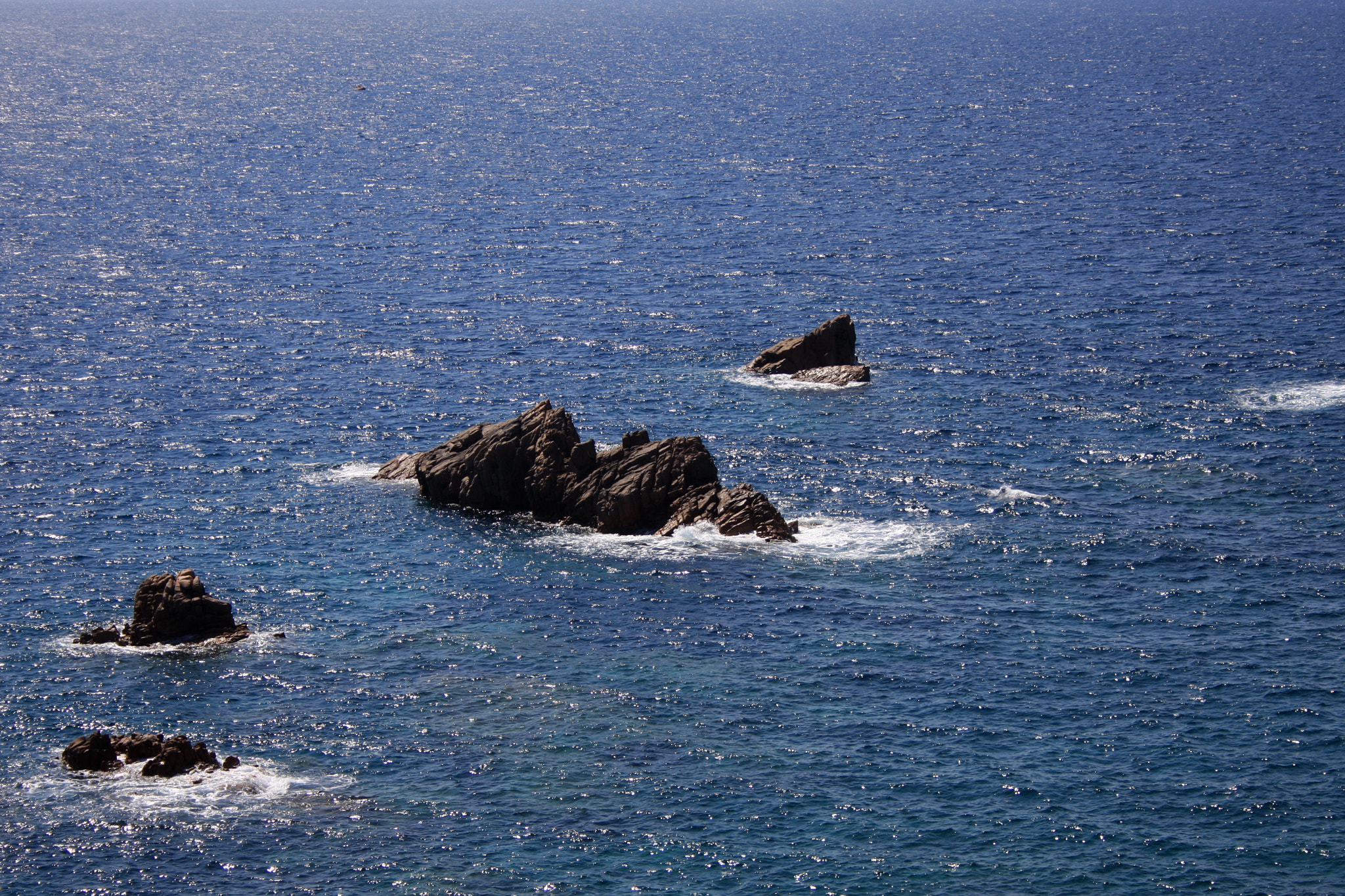 Canon EF-S 18-55mm F3.5-5.6 sample photo. Deep blue see photography
