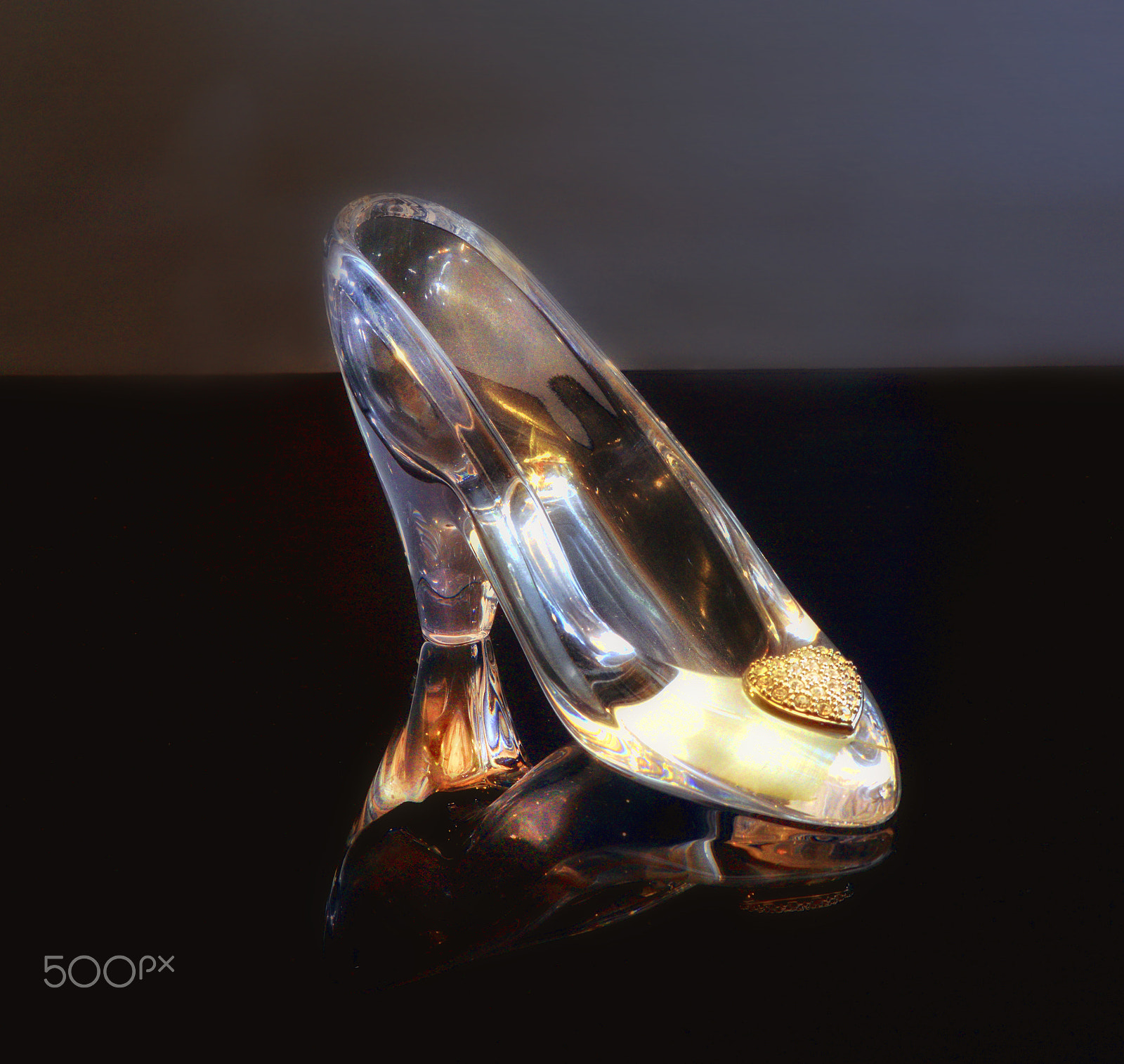 AF Zoom-Nikkor 80-200mm f/4.5-5.6D sample photo. Cinderellas slipper photography