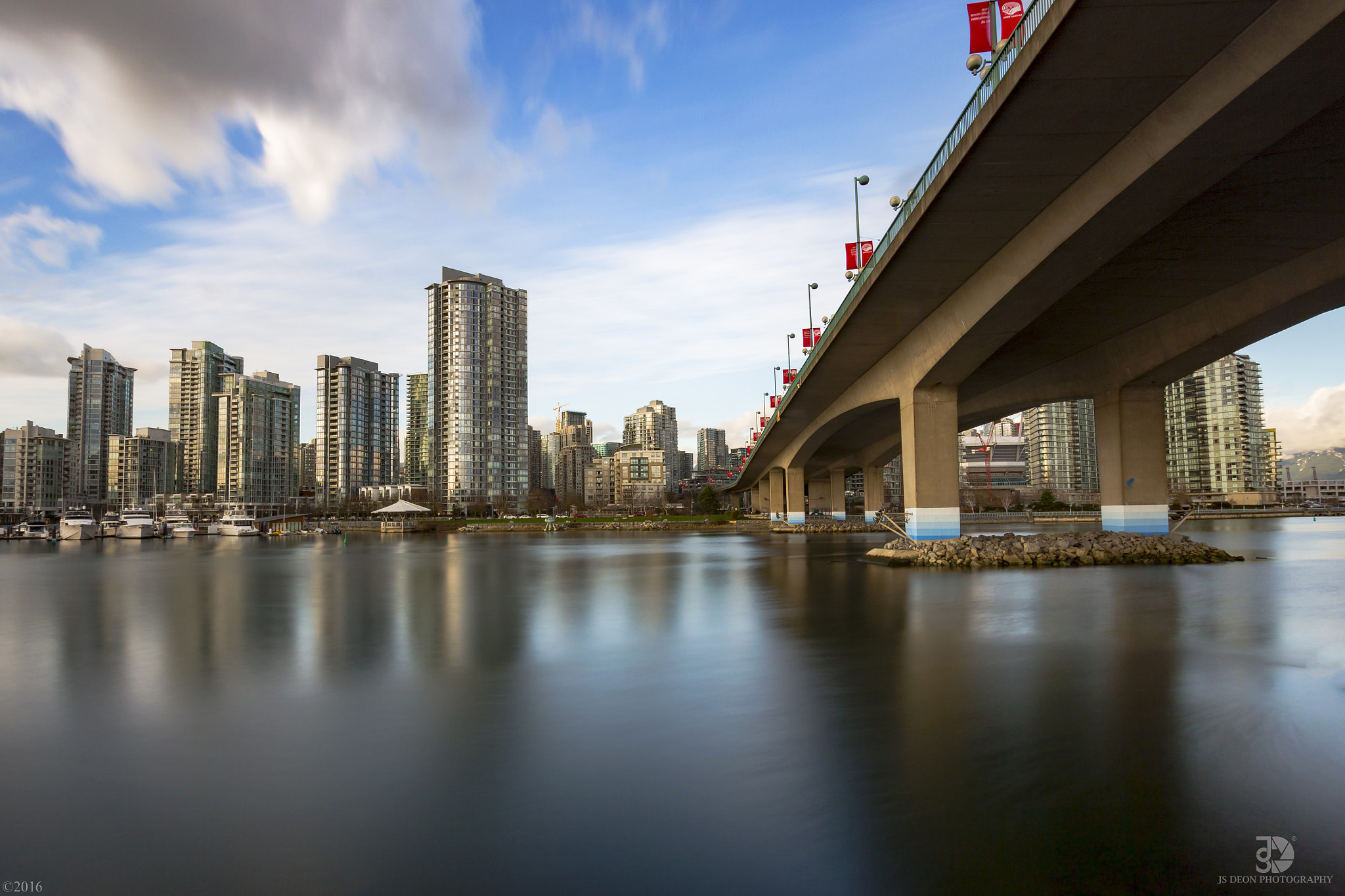 Sigma 10-20mm F3.5 EX DC HSM sample photo. Making my way to downtown photography