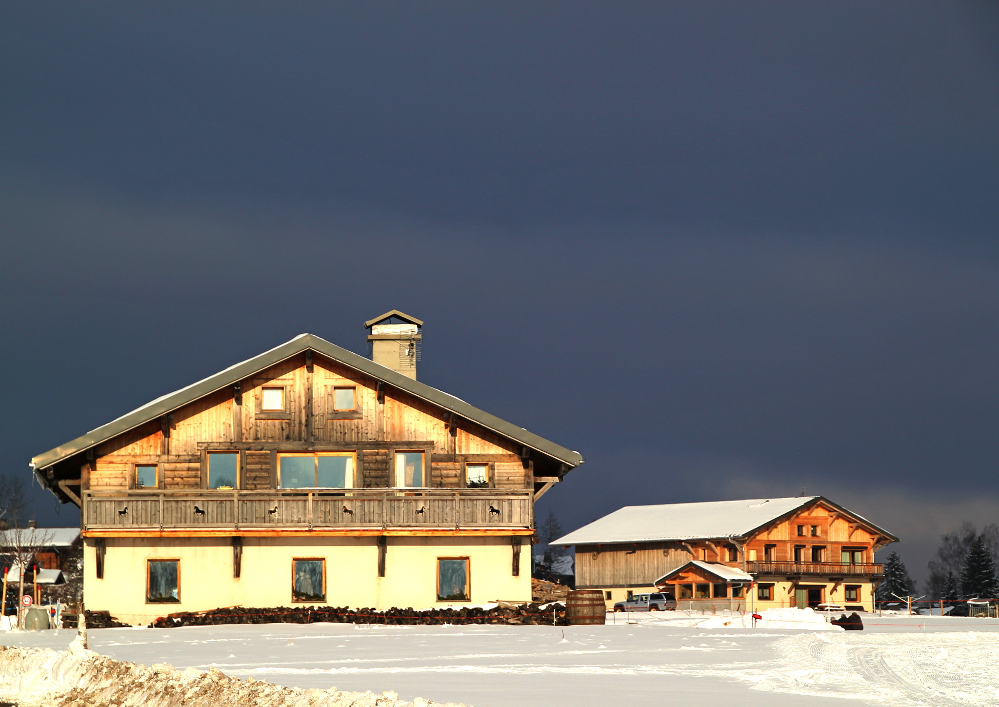 Canon EOS 550D (EOS Rebel T2i / EOS Kiss X4) + Canon 18-270mm sample photo. Country cottage mountain photography