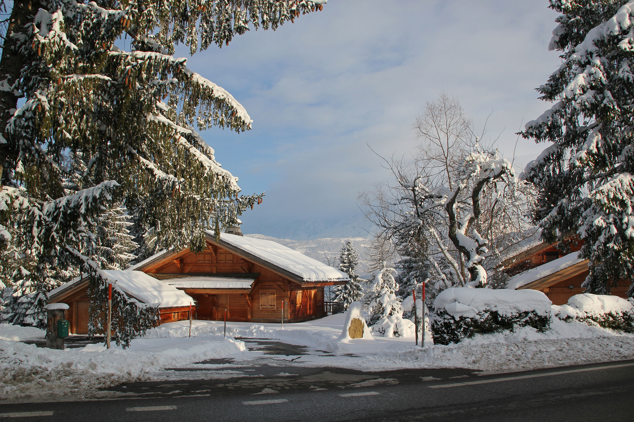 Canon EOS 550D (EOS Rebel T2i / EOS Kiss X4) + Canon 18-270mm sample photo. Country mountain cottage 2 photography