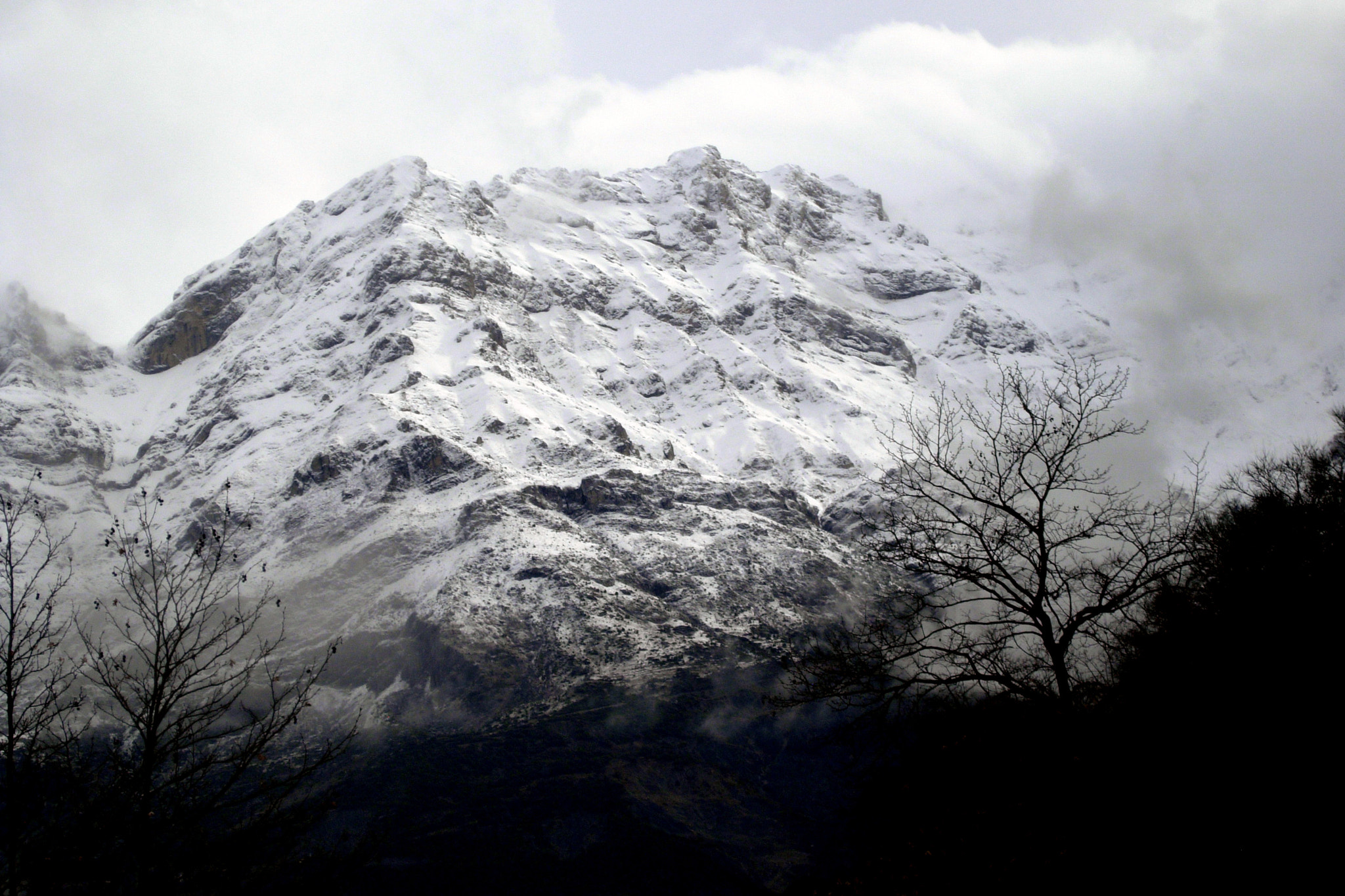 Nikon COOLPIX P4 sample photo. Mt stroggoula west face photography