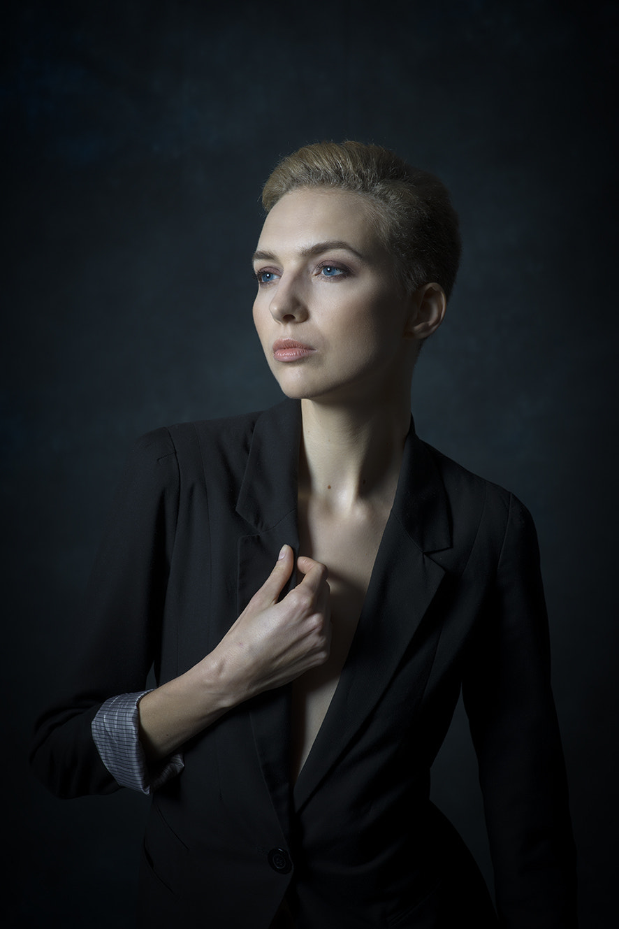 Nikon D3X + Sigma 85mm F1.4 EX DG HSM sample photo. Anna photography