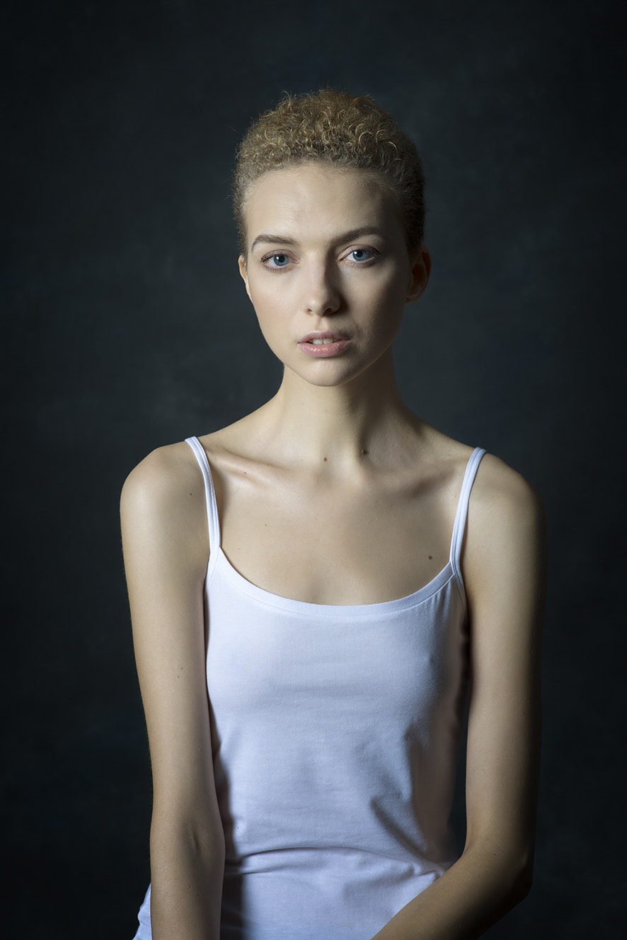 Nikon D3X + Sigma 85mm F1.4 EX DG HSM sample photo. Anna photography