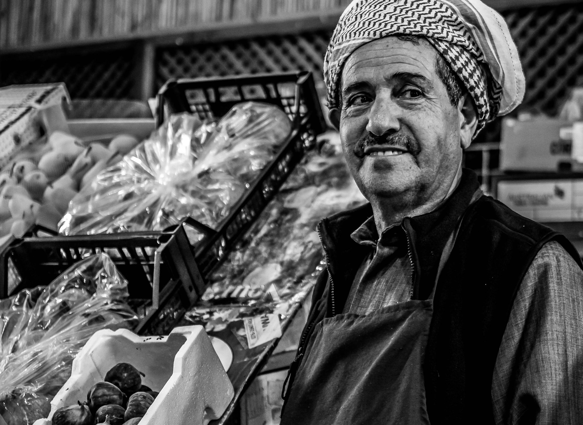 Canon EOS 600D (Rebel EOS T3i / EOS Kiss X5) + Canon EF 35mm F2 sample photo. Baba in black &amp; white photography