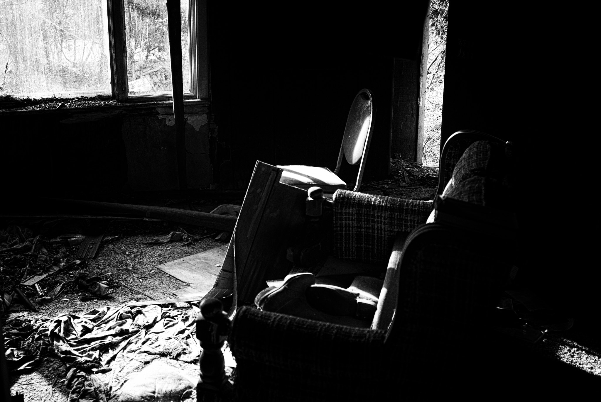 Nikon AF Nikkor 28mm F2.8D sample photo. Chasing the dragon photography
