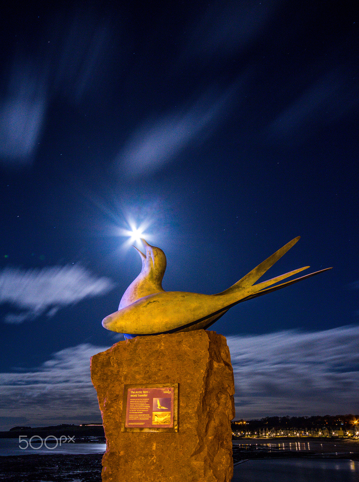 Canon EOS M + Sigma 10-20mm F4-5.6 EX DC HSM sample photo. Arctic turn eats the moon photography