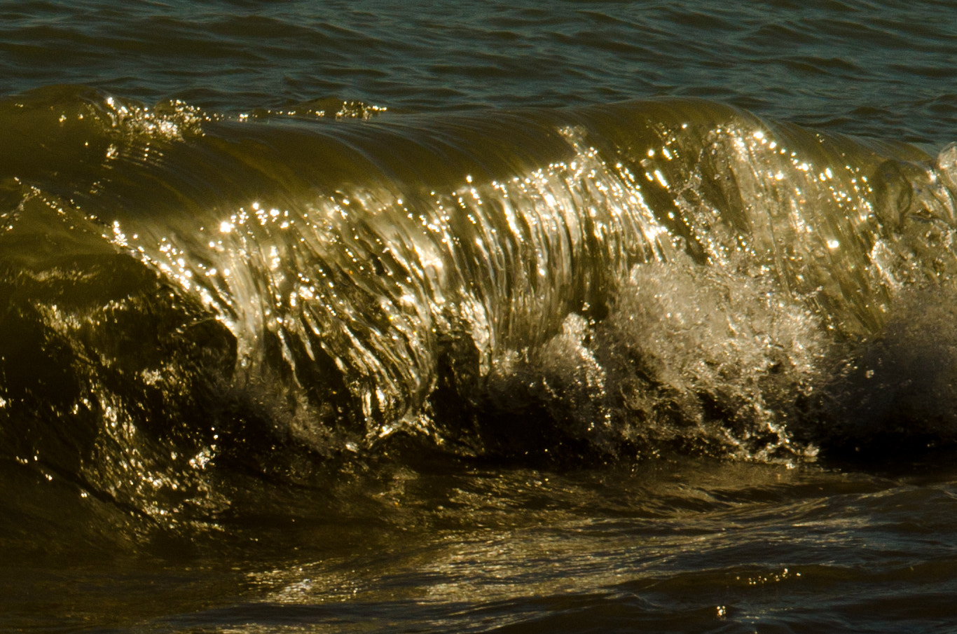 Nikon D7000 + AF Micro-Nikkor 105mm f/2.8 sample photo. Glowing wave photography