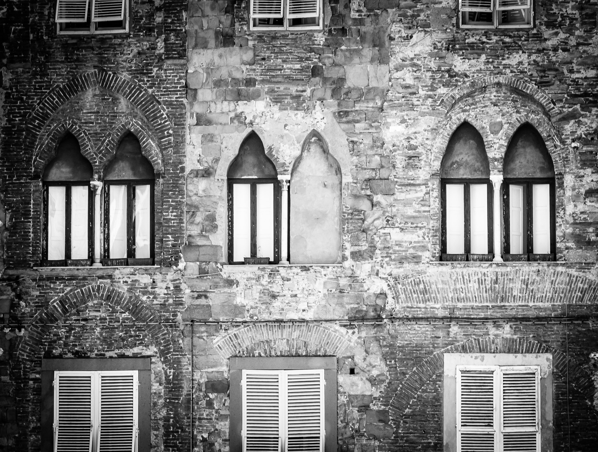 Nikon 1 Nikkor VR 30-110mm F3.8-5.6 sample photo. Windows photography