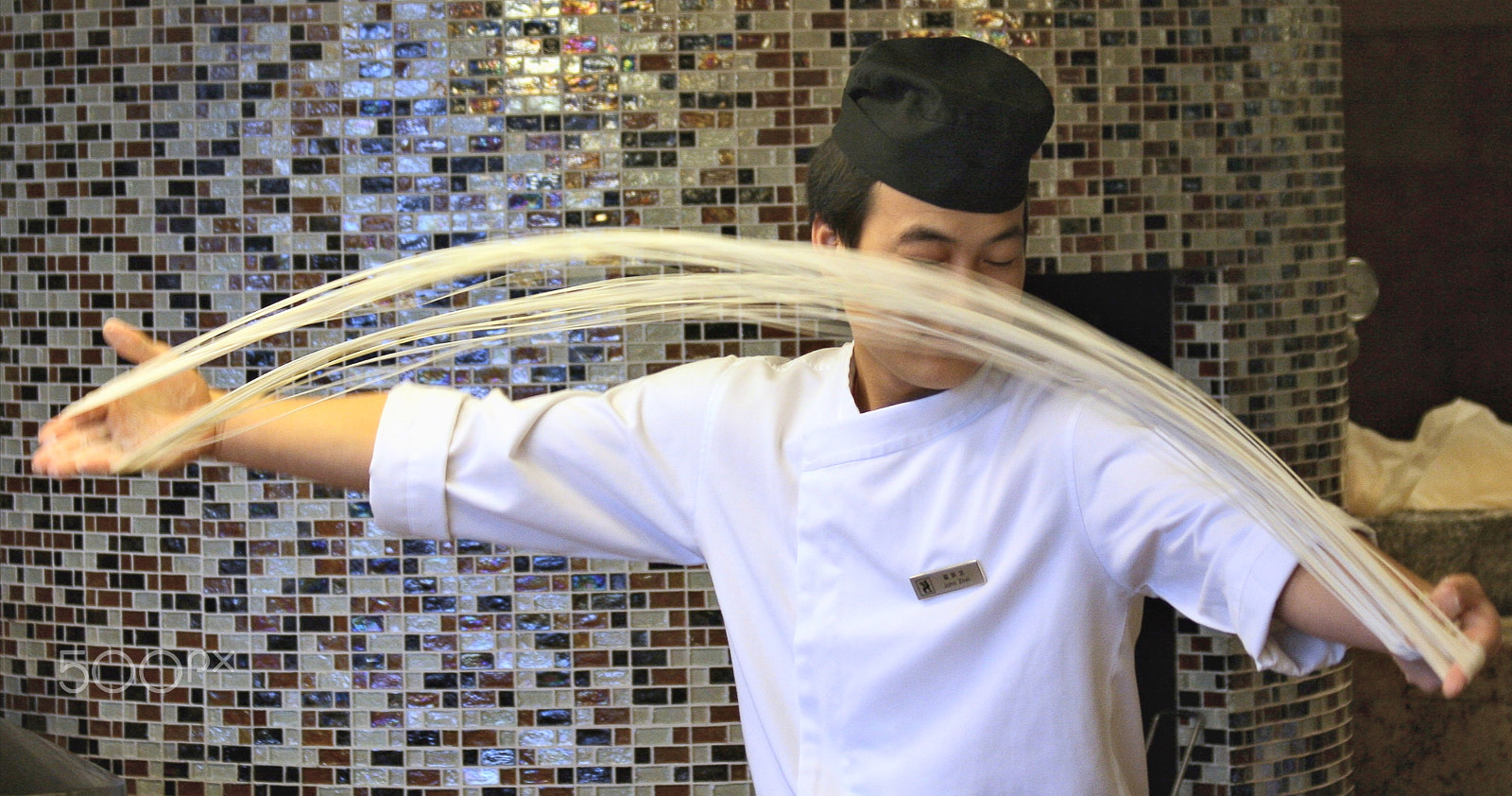 Canon EOS 400D (EOS Digital Rebel XTi / EOS Kiss Digital X) sample photo. Noodle chef photography