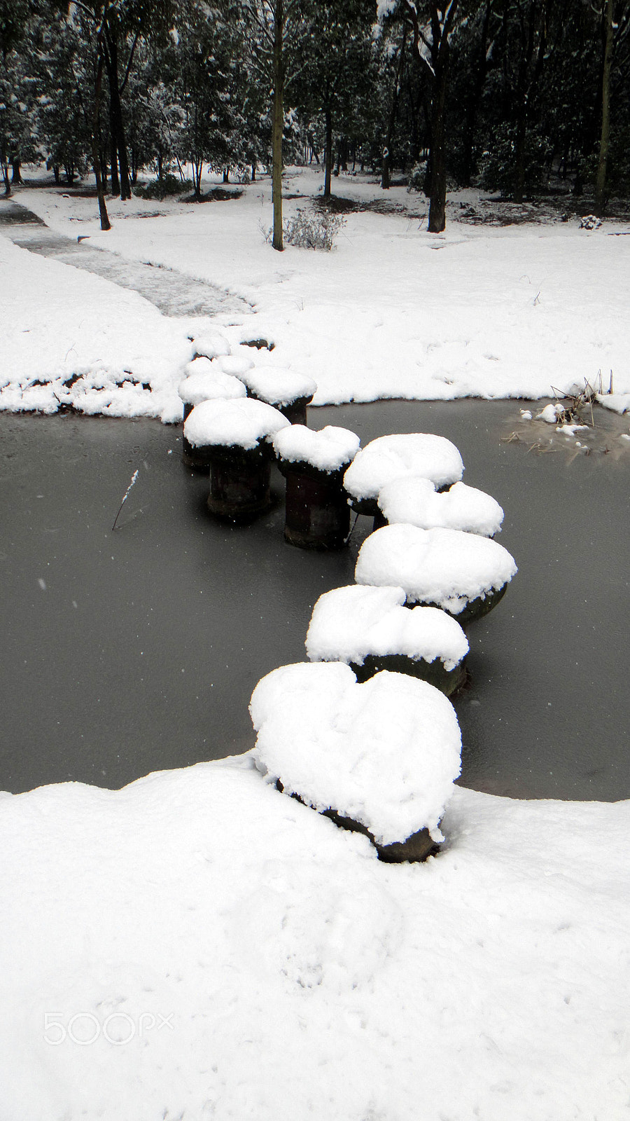 Sony DSC-T99C sample photo. Key stone bridge with snow photography