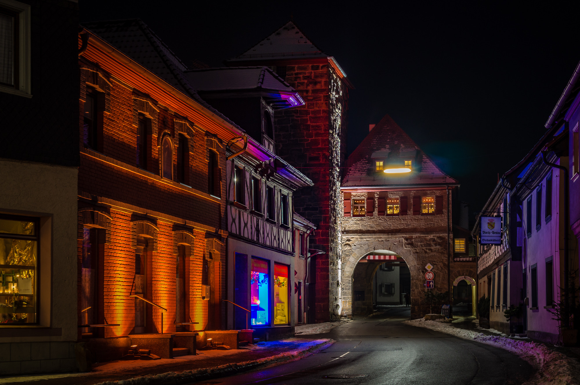 Sony DT 18-200mm F3.5-6.3 sample photo. Das stadttor photography