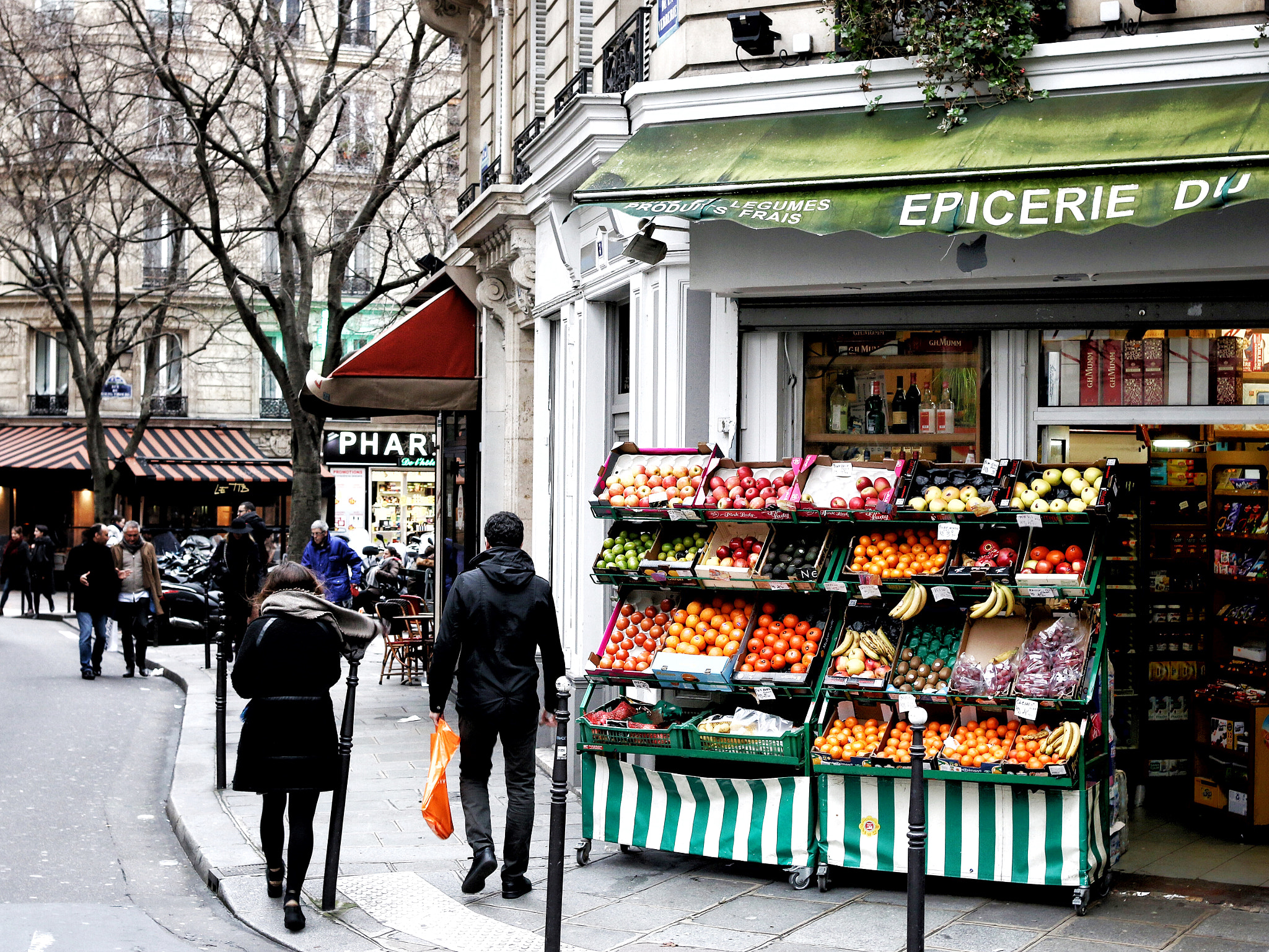 Canon EF 35mm F2 IS USM sample photo. Rue de la verrerie (paris, france) photography