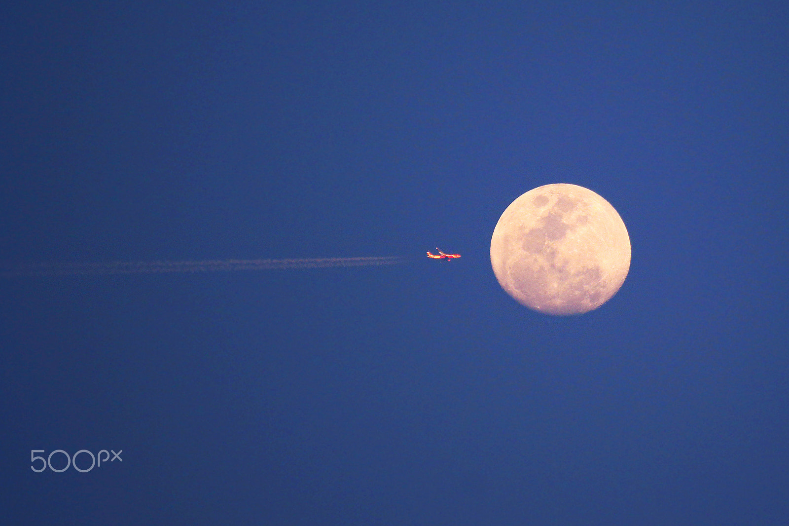 Canon EOS 7D Mark II + Tamron SP 70-300mm F4-5.6 Di VC USD sample photo. Moon flight photography