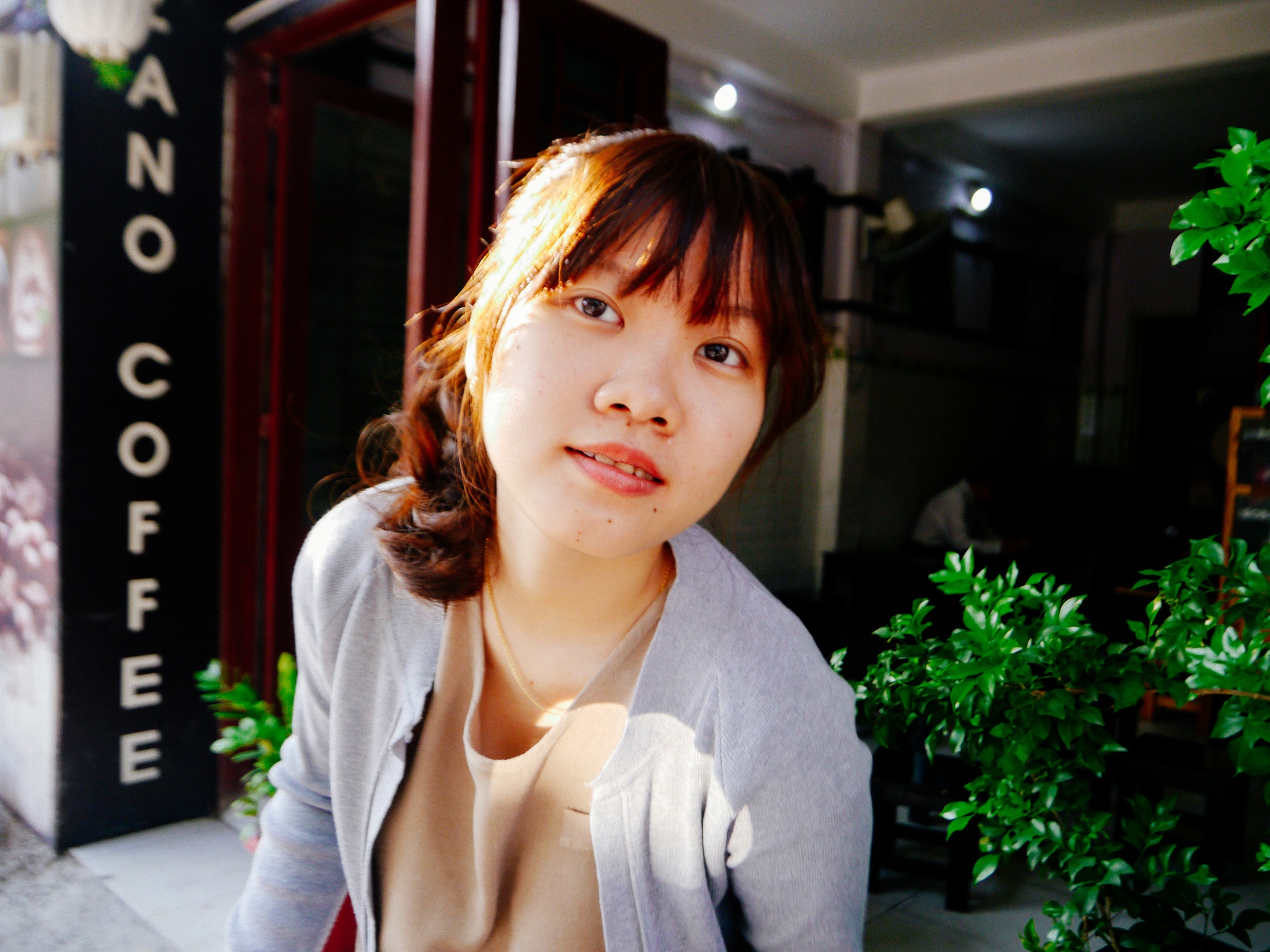 LUMIX G VARIO PZ 14-42/F3.5-5.6 sample photo. She is looking for... photography