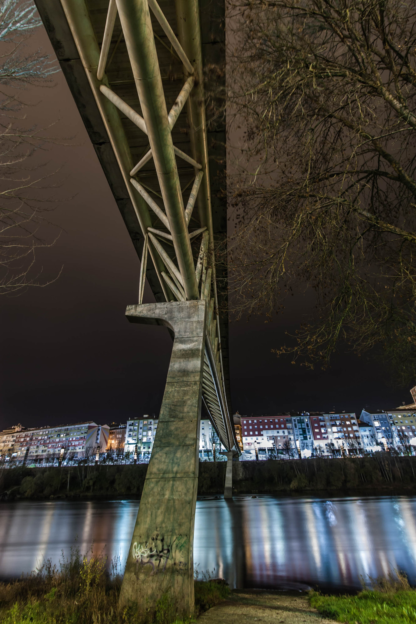 Canon EF-S 10-18mm F4.5–5.6 IS STM sample photo. Reflections in the river photography
