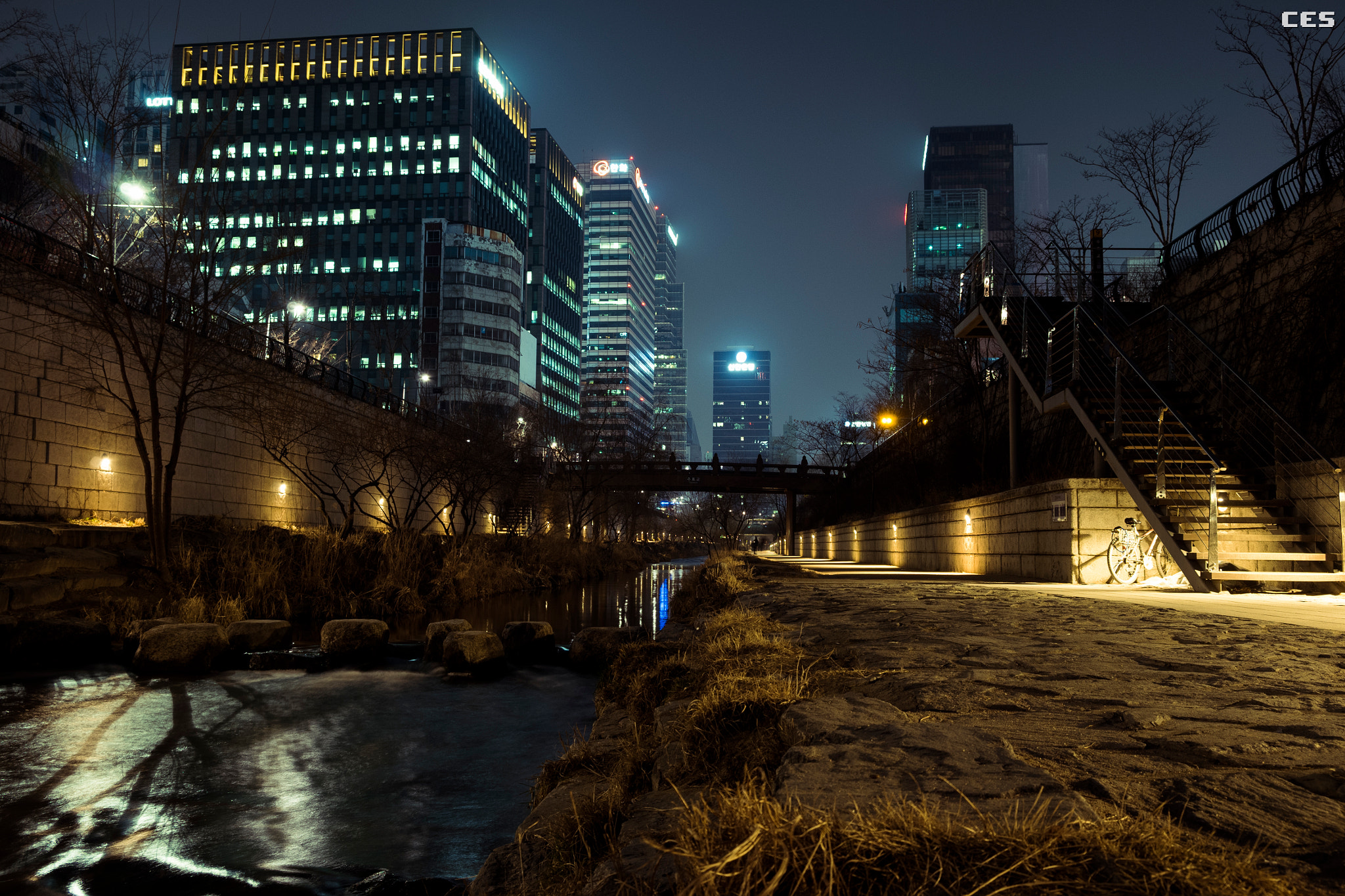 Fujifilm X-A2 + Fujifilm XF 18-55mm F2.8-4 R LM OIS sample photo. Night in urban stream photography