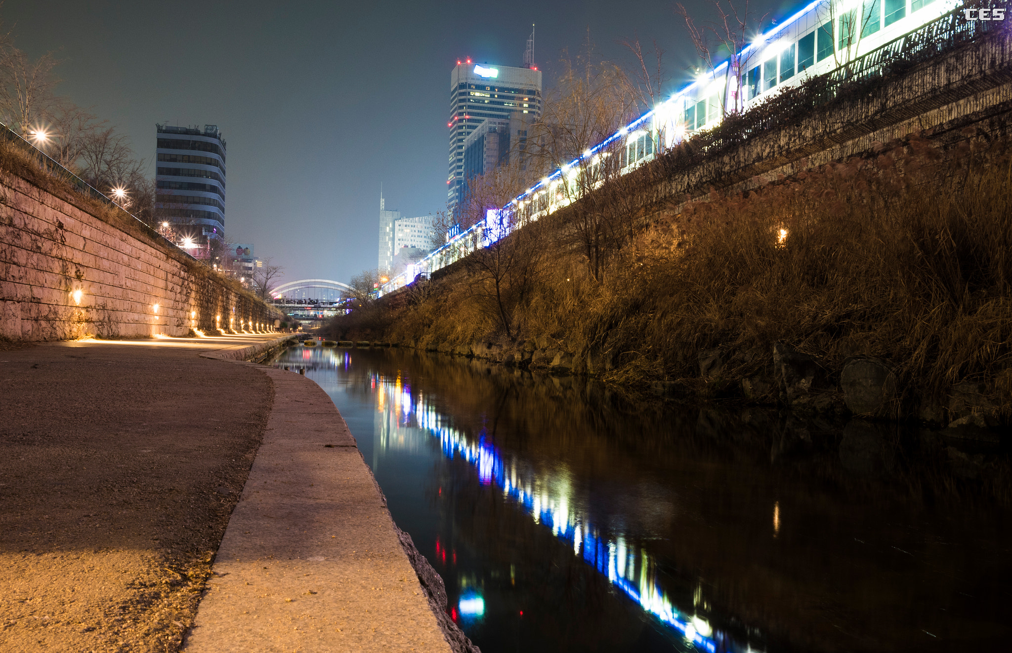 Fujifilm X-A2 + Fujifilm XF 18-55mm F2.8-4 R LM OIS sample photo. Vanishing point photography