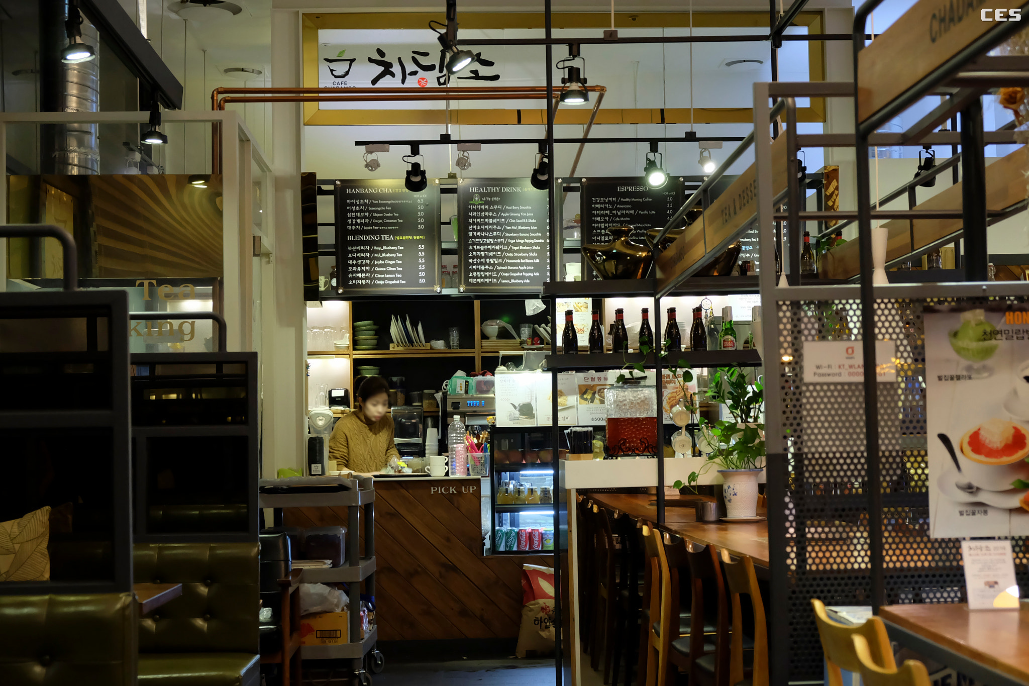 Fujifilm X-A2 + Fujifilm XF 18-55mm F2.8-4 R LM OIS sample photo. A cafe in jongno photography