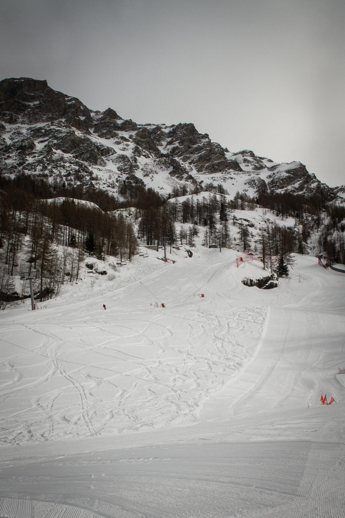 Canon EF 24mm F2.8 IS USM sample photo. Ski slope.jpg photography