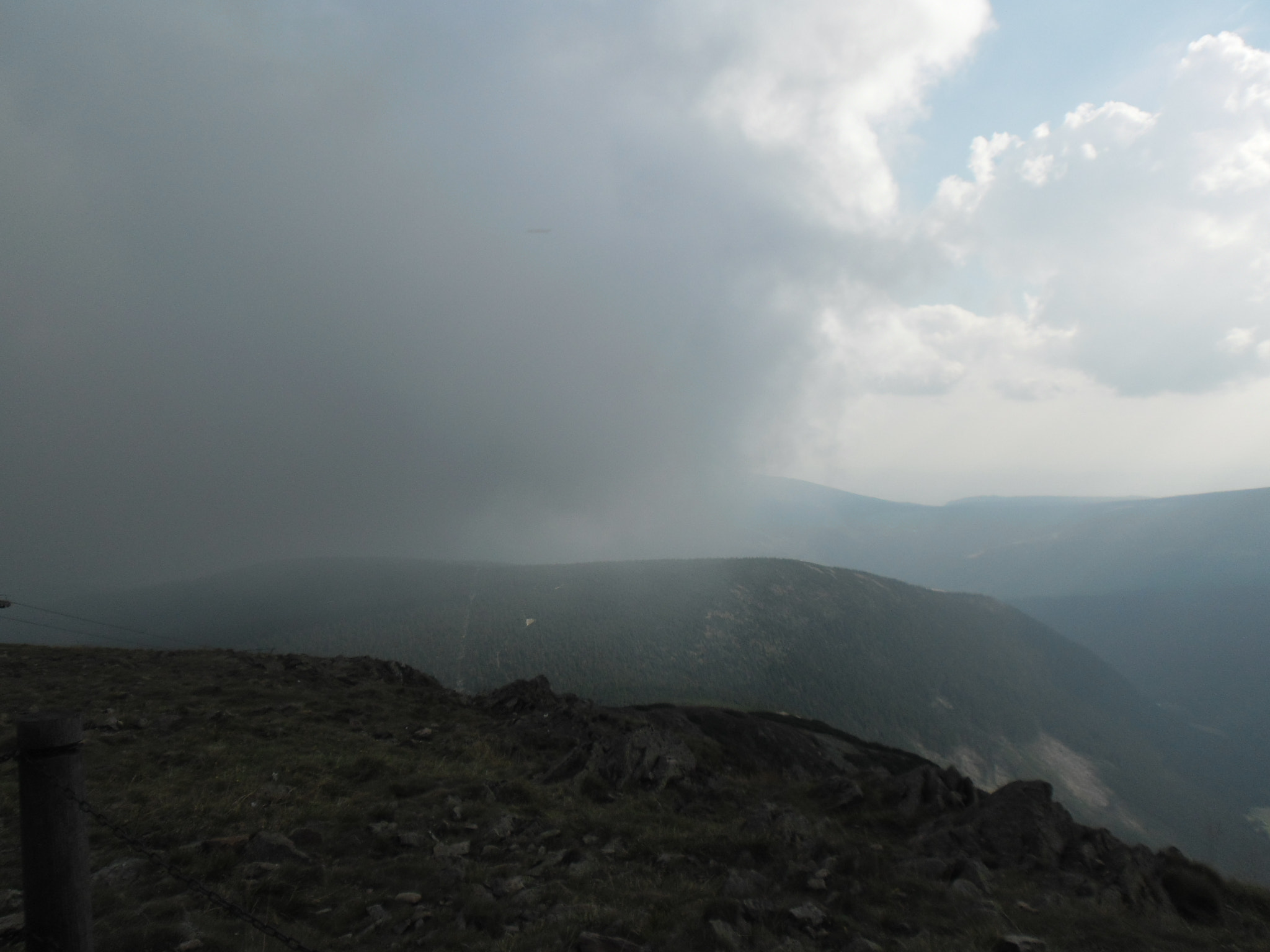 Samsung ES9/ ES8 sample photo. The snow-ball peak in the fog photography