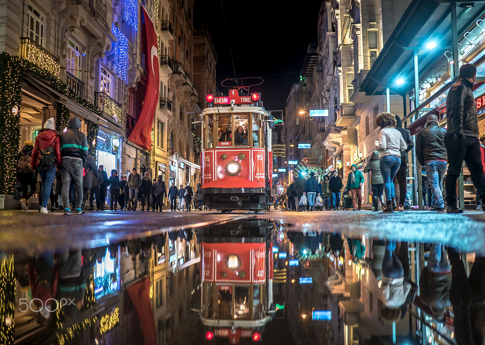 Sony a7S II + Sony Distagon T* FE 35mm F1.4 ZA sample photo. Reflection on a istiklal street / istanbul photography