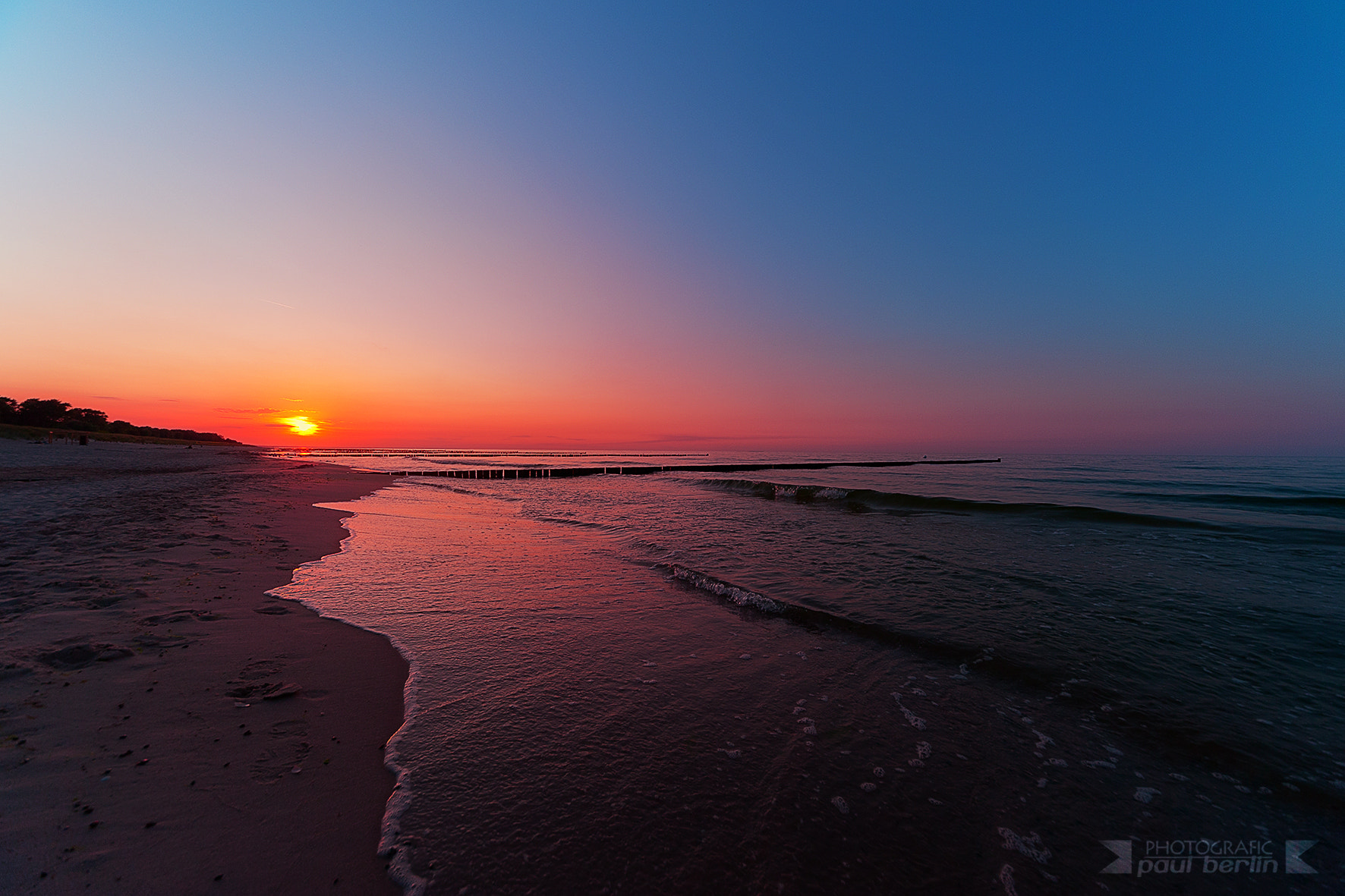 Sigma 12-24mm F4.5-5.6 EX DG Aspherical HSM sample photo. Sunset over the baltic sea photography