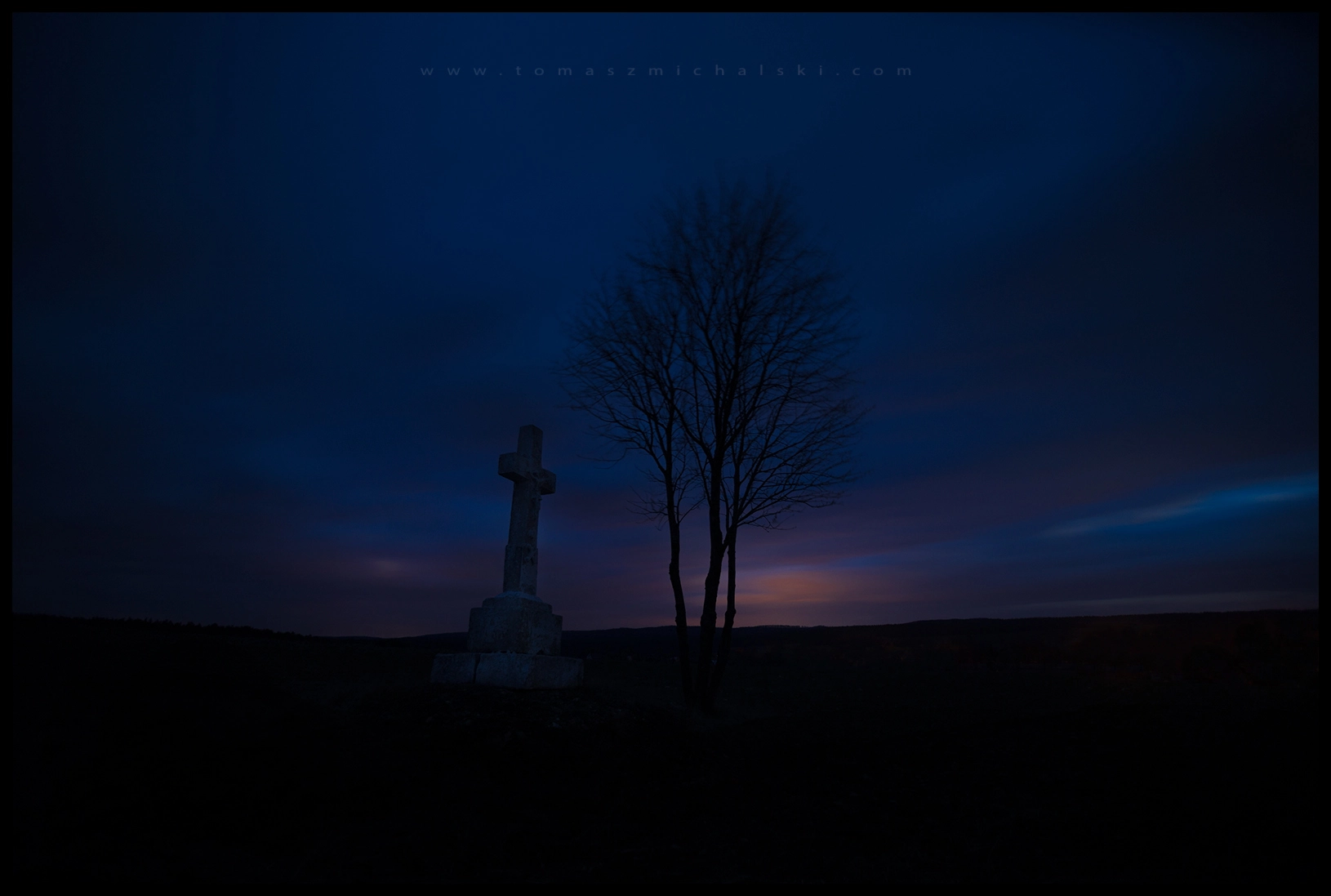 Canon EOS 6D + Tamron SP AF 17-35mm F2.8-4 Di LD Aspherical (IF) sample photo. White cross in blue hour. photography