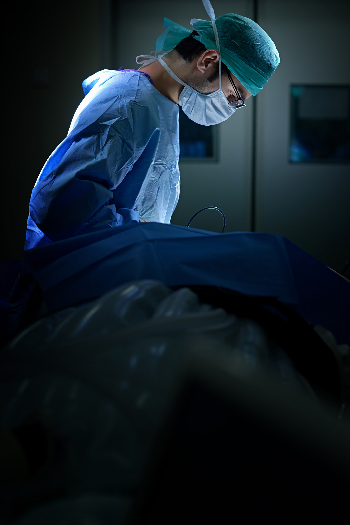 Sony Planar T* 85mm F1.4 ZA sample photo. Operation being done on a patient in an operating photography