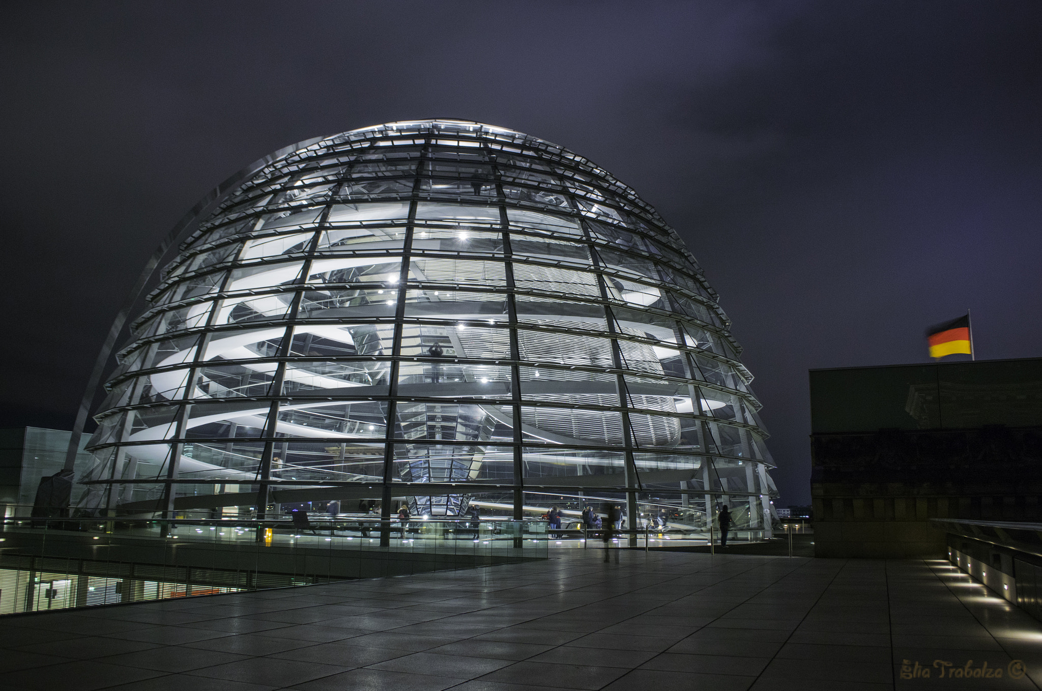 Nikon 1 J4 sample photo. Bundestag dome photography
