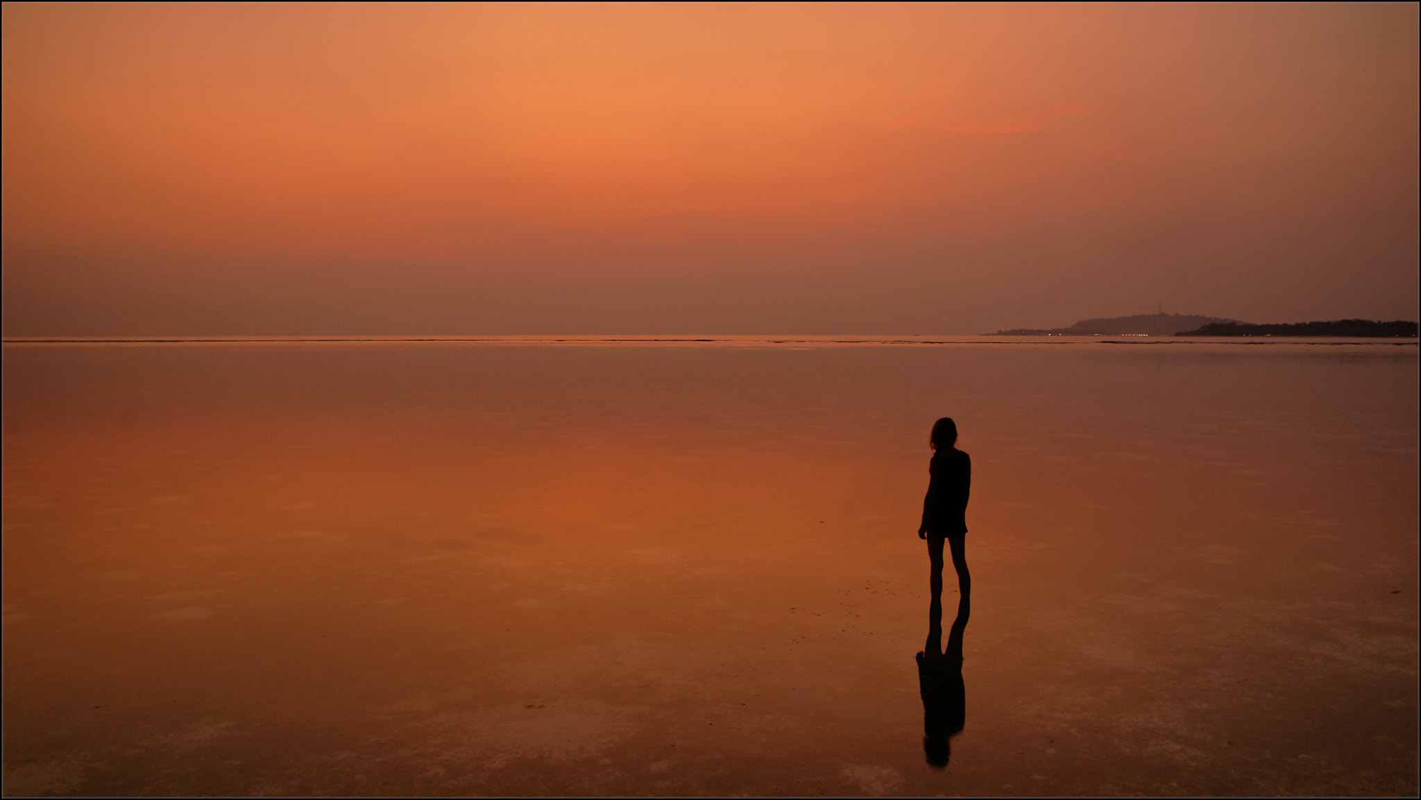 Sony Alpha DSLR-A850 + Sony 28-75mm F2.8 SAM sample photo. Last hours reflection photography