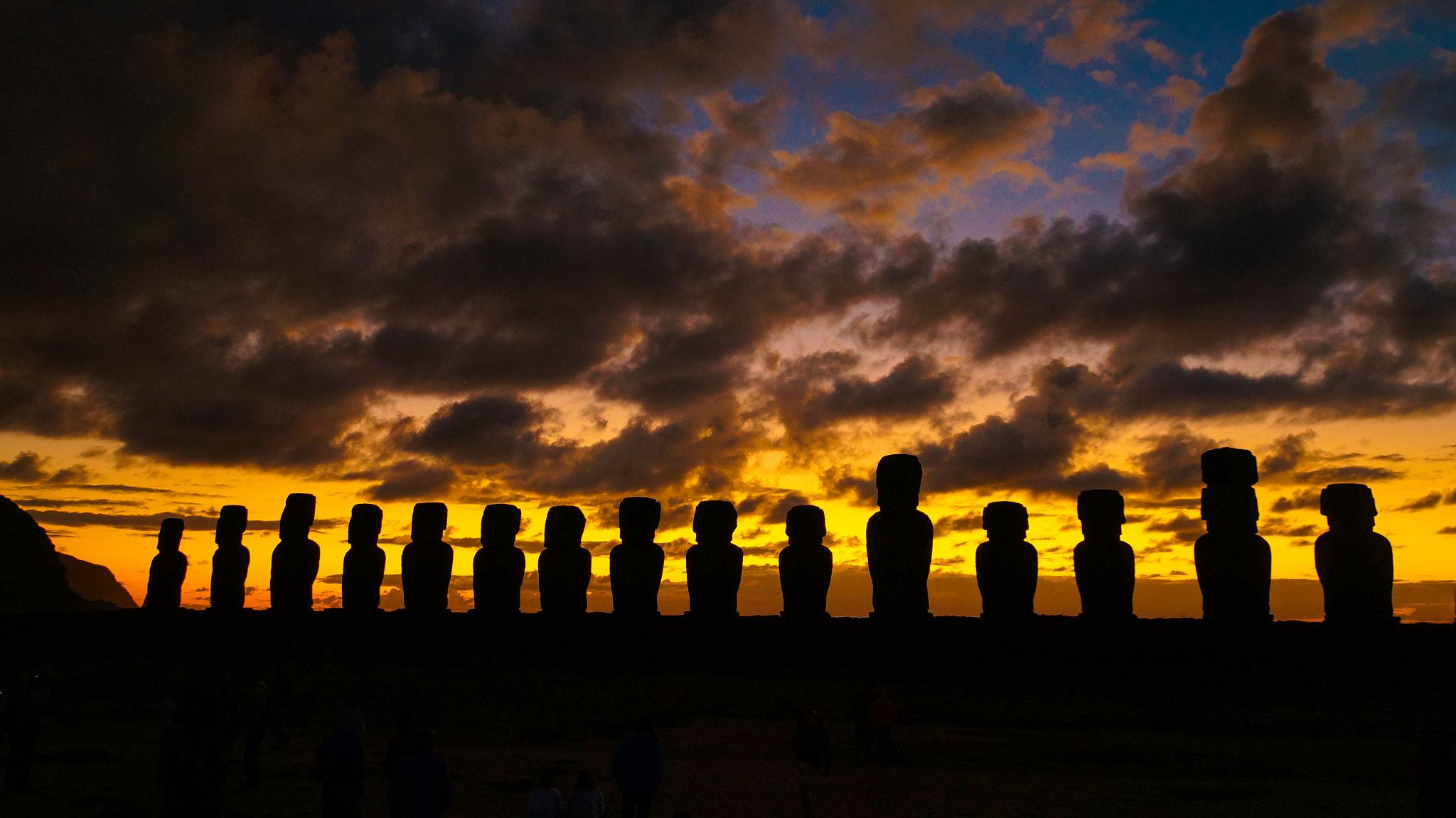 Sony E 18-200mm F3.5-6.3 OSS sample photo. 6.45am on easter island photography