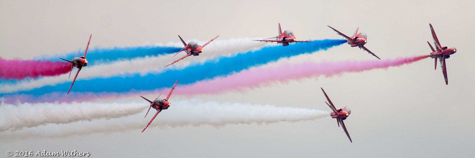 Canon EF 100-400mm F4.5-5.6L IS USM sample photo. The red arrows display team photography