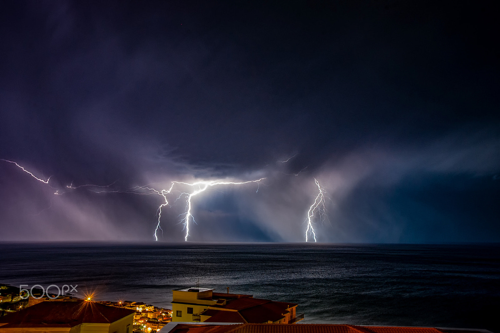 AF Zoom-Nikkor 24-120mm f/3.5-5.6D IF sample photo. Lightning in the night photography
