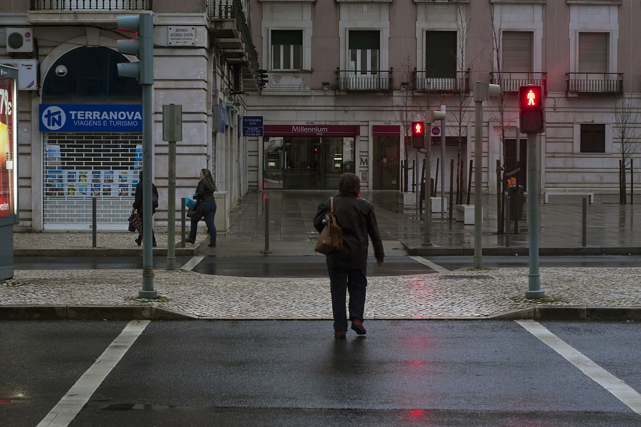 Canon EOS 30D + Canon EF 50mm F1.8 II sample photo. Early lisboa. photography