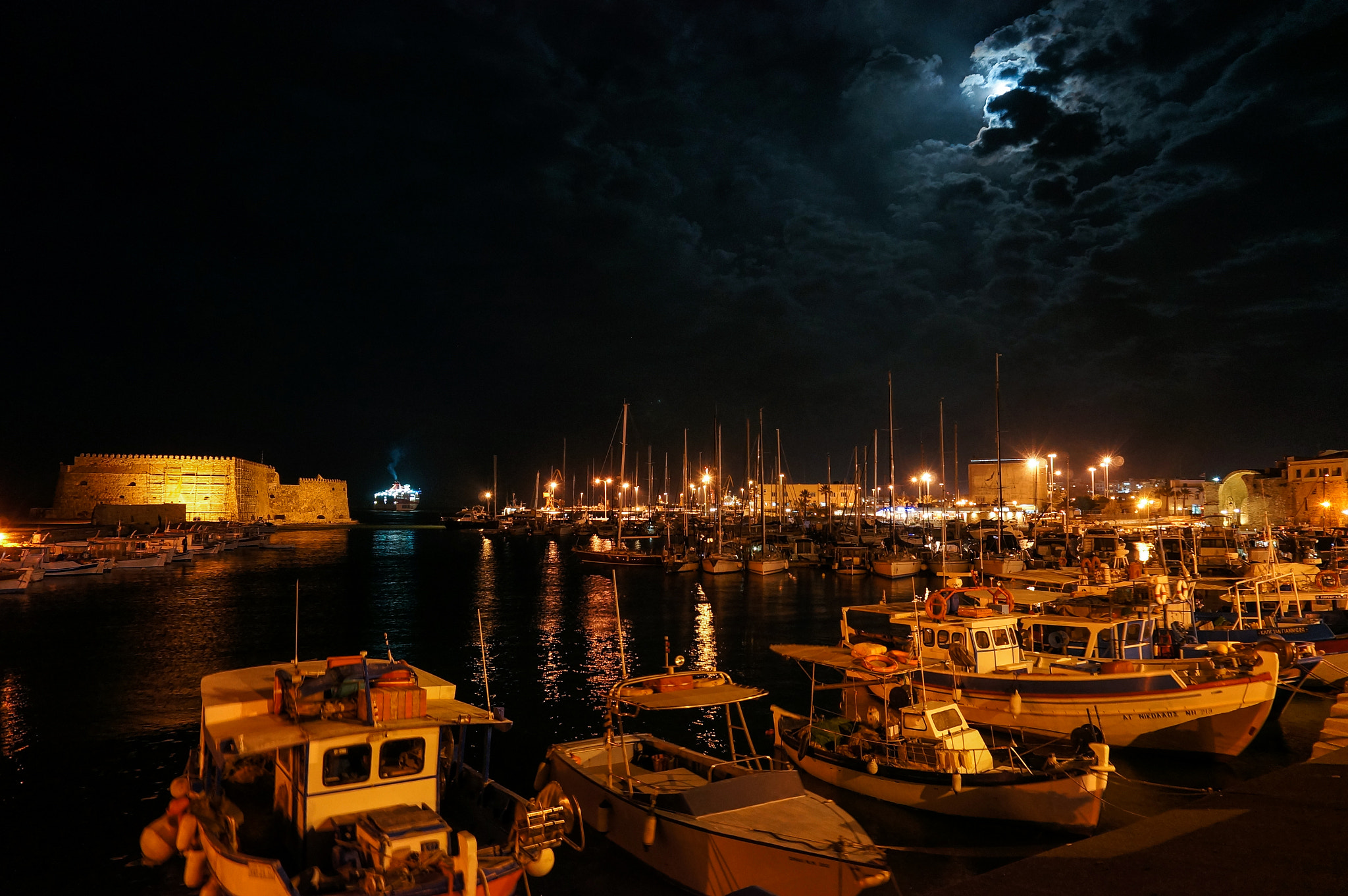 Sony Alpha NEX-5N sample photo. Iraklio, old port photography