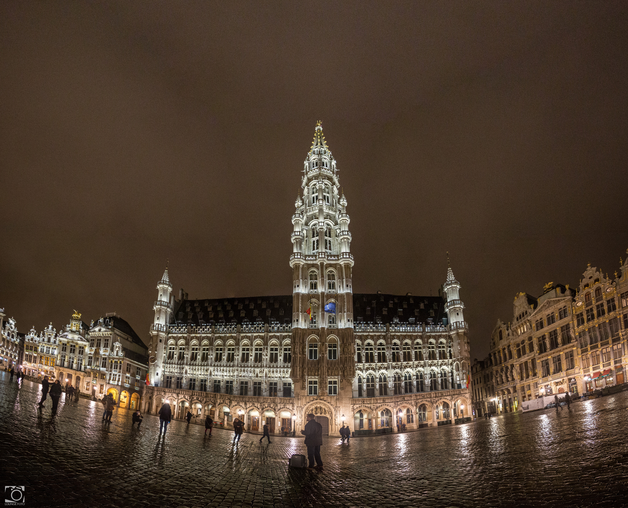 Canon EF 20-35mm F3.5-4.5 USM sample photo. Brussels city hall photography