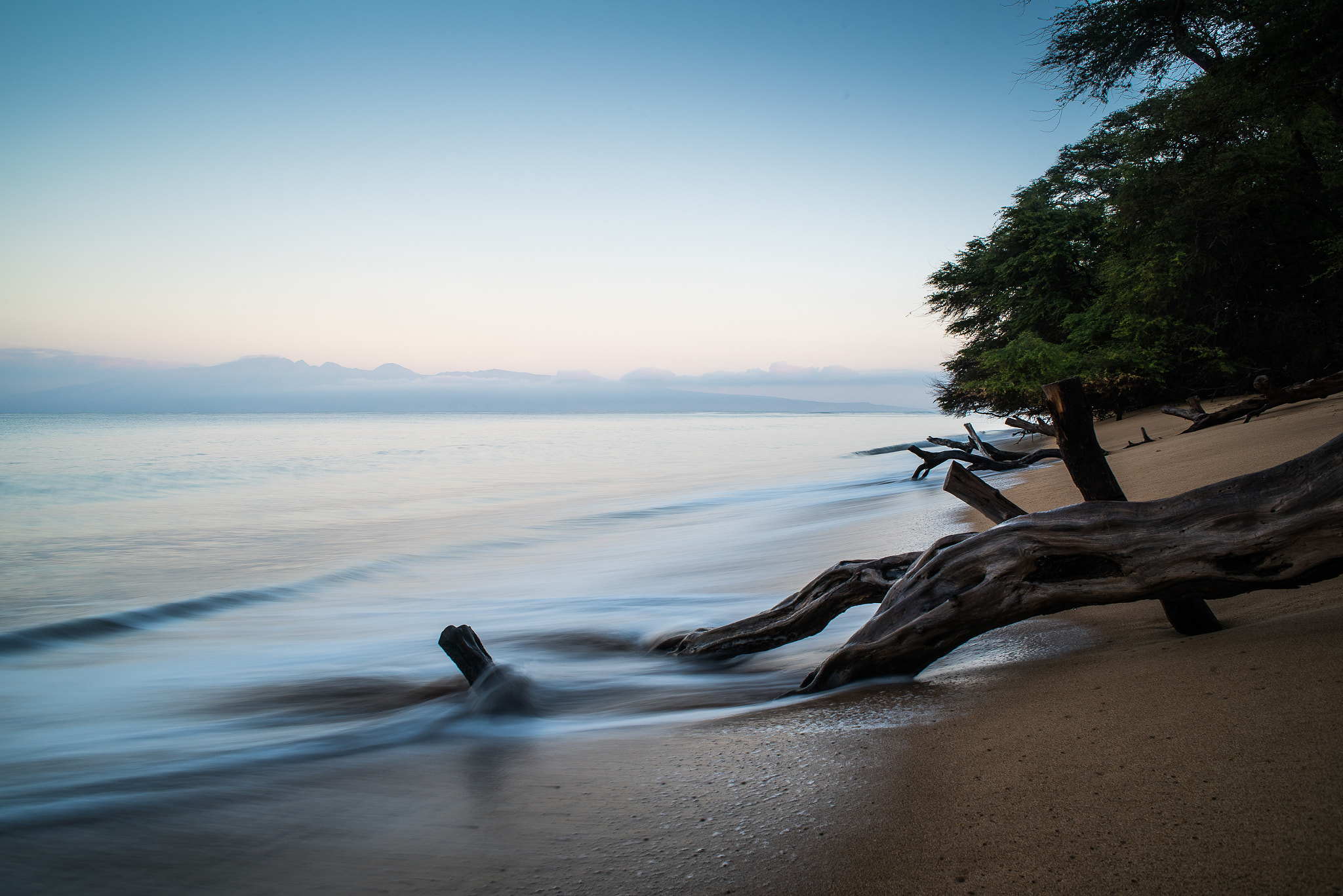 Nikon D750 + AF Nikkor 24mm f/2.8 sample photo. Morning on ka'anapali photography