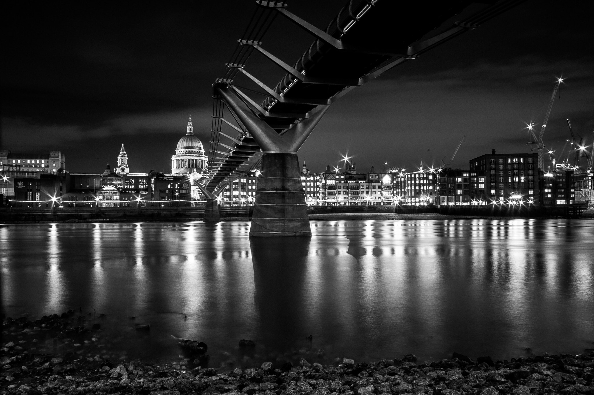 Sigma 12-24mm F4.5-5.6 EX DG Aspherical HSM sample photo. Millenium_bridge photography